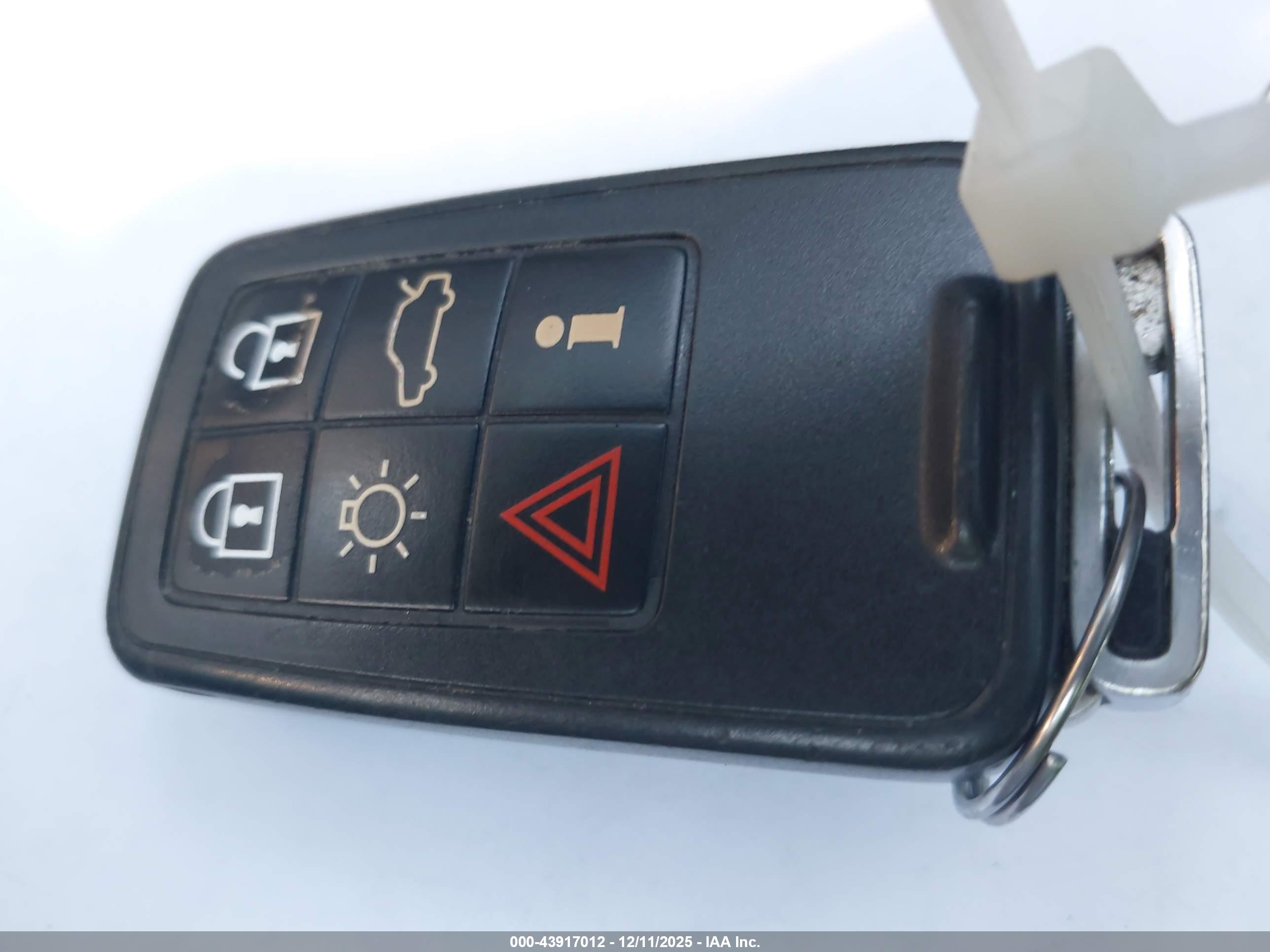 VOLVO S60 image 11