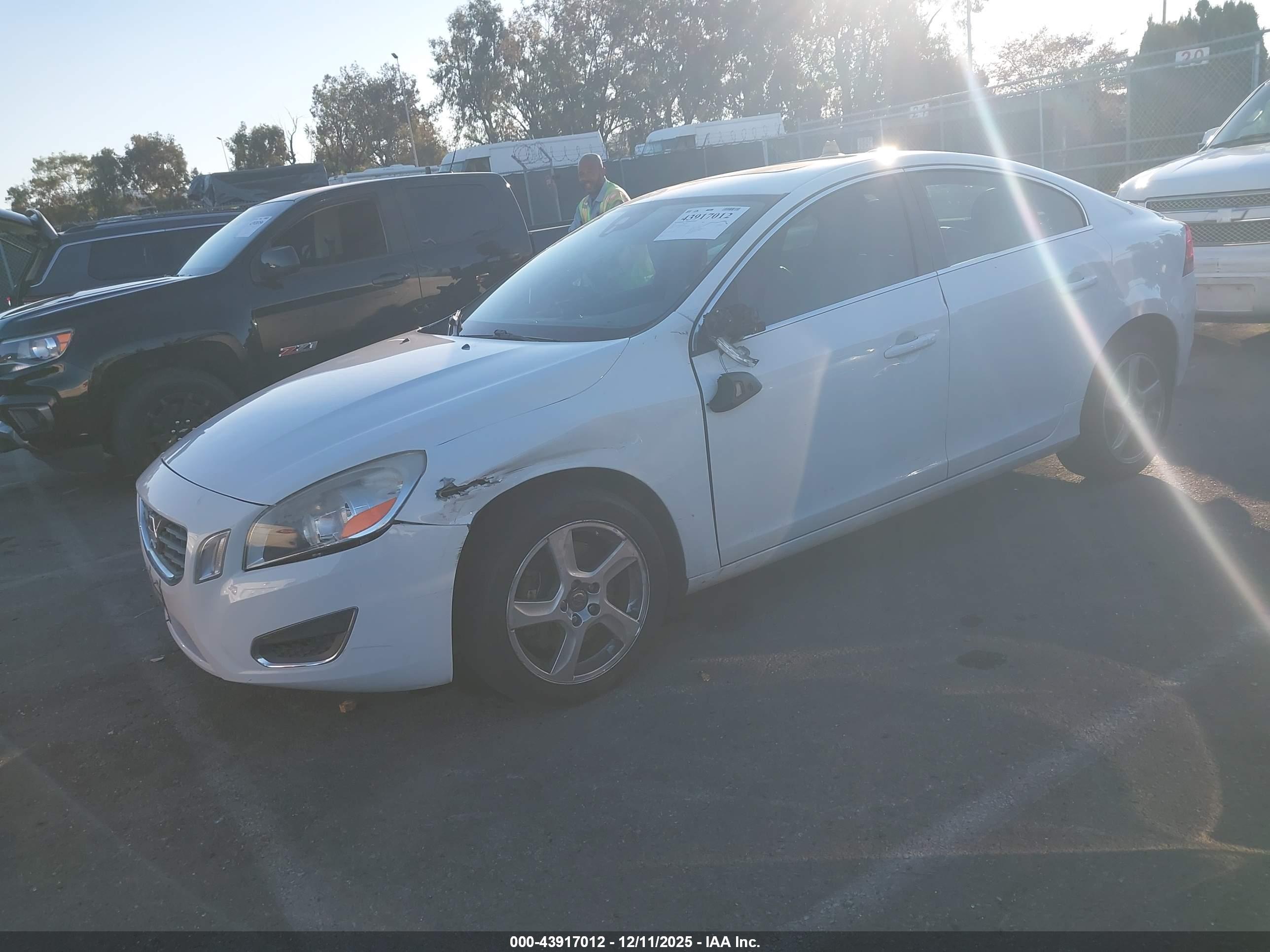 VOLVO S60 image 2