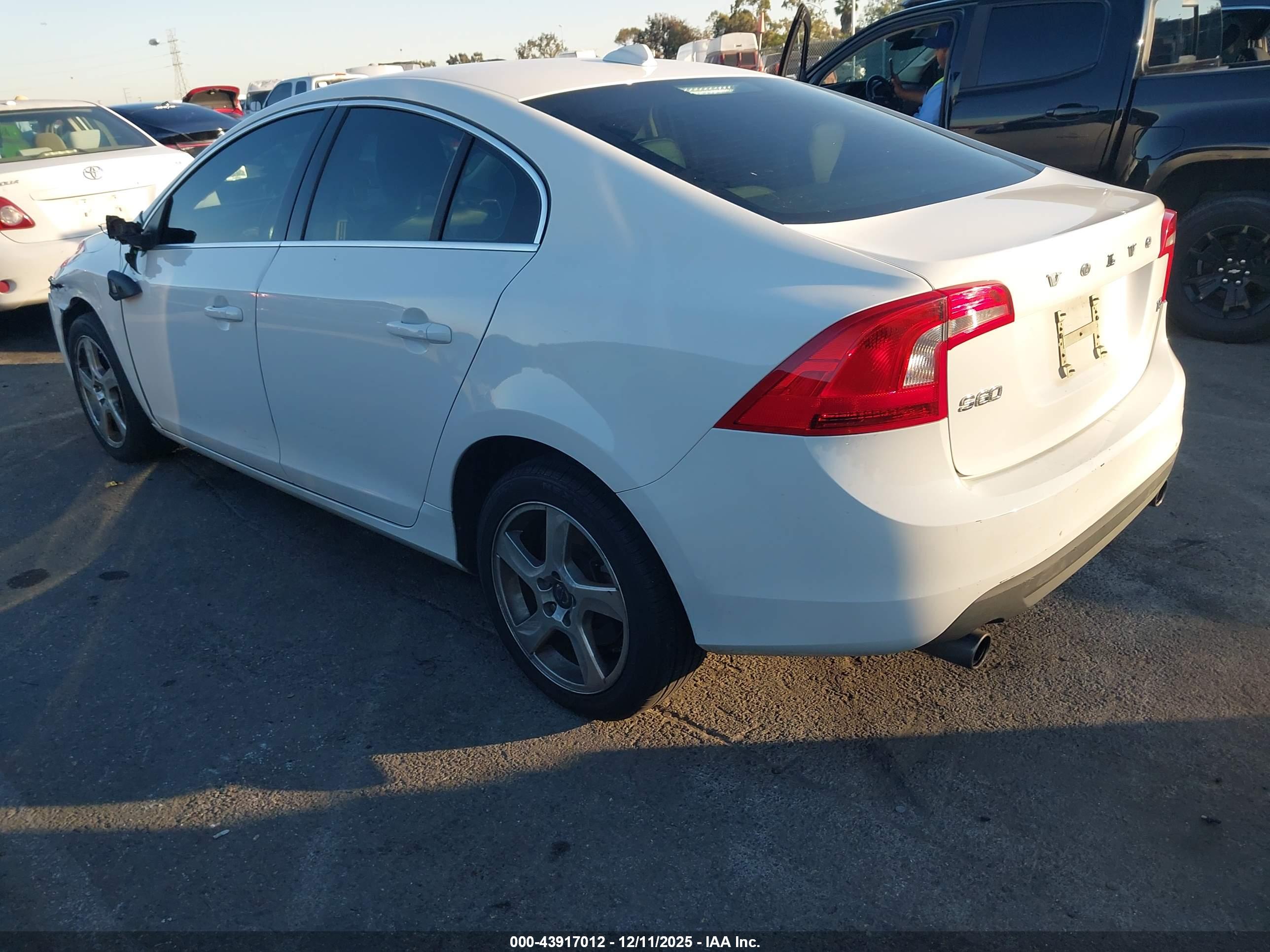 VOLVO S60 image 3
