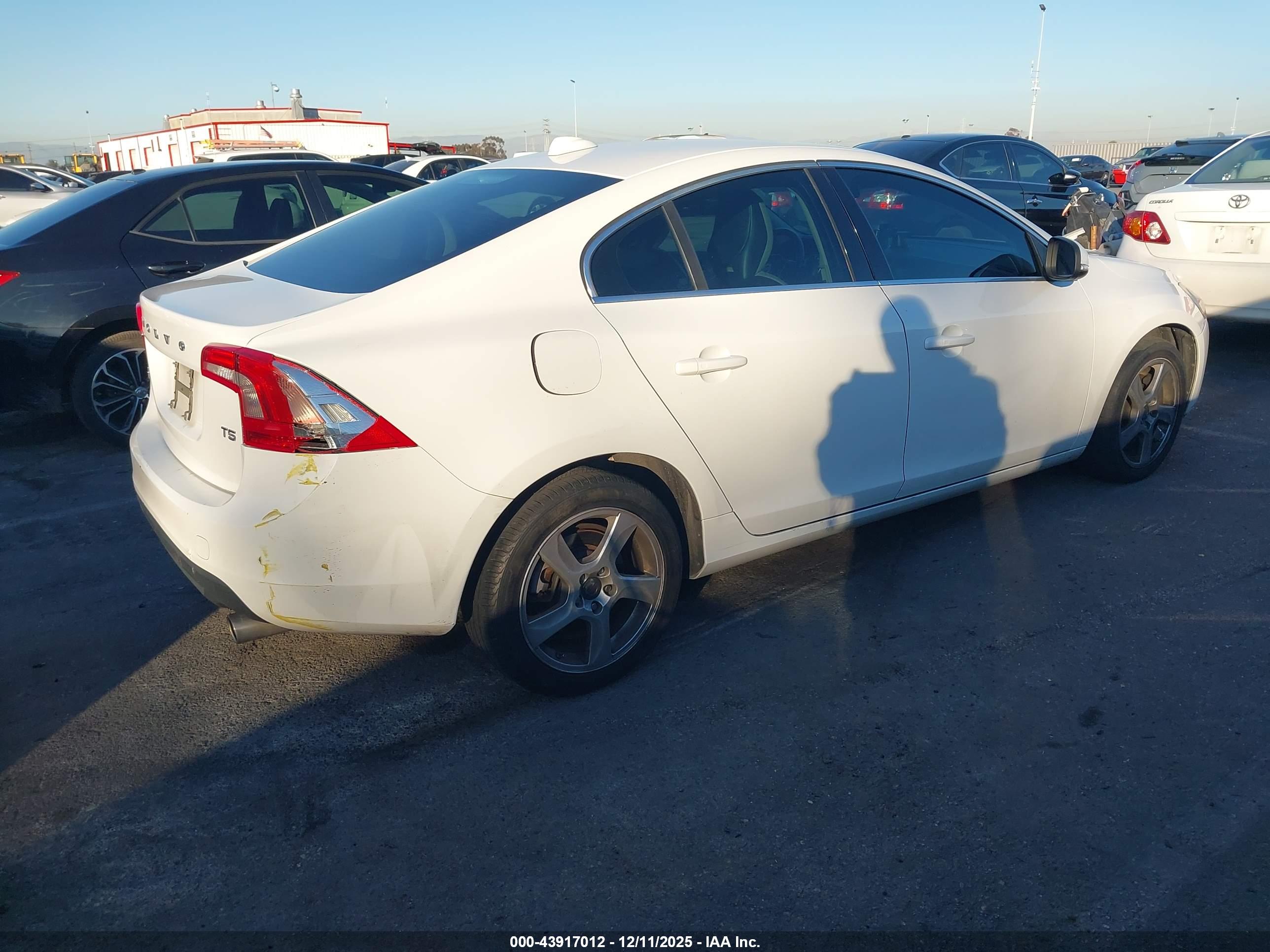 VOLVO S60 image 4