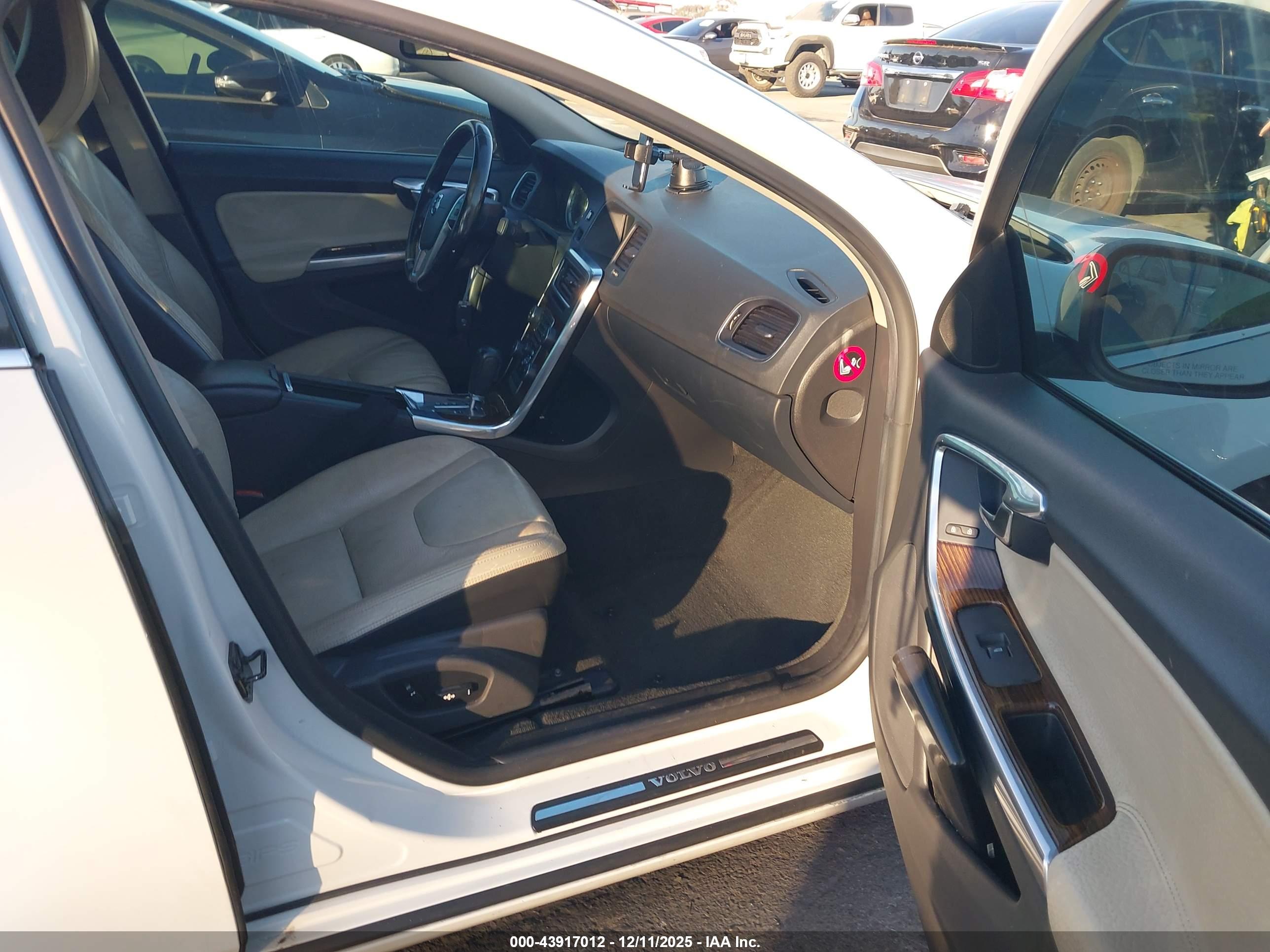 VOLVO S60 image 5