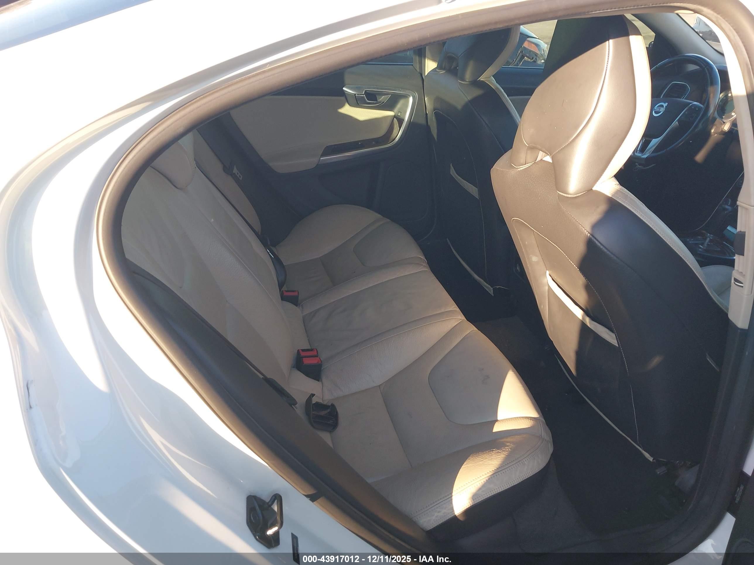 VOLVO S60 image 8
