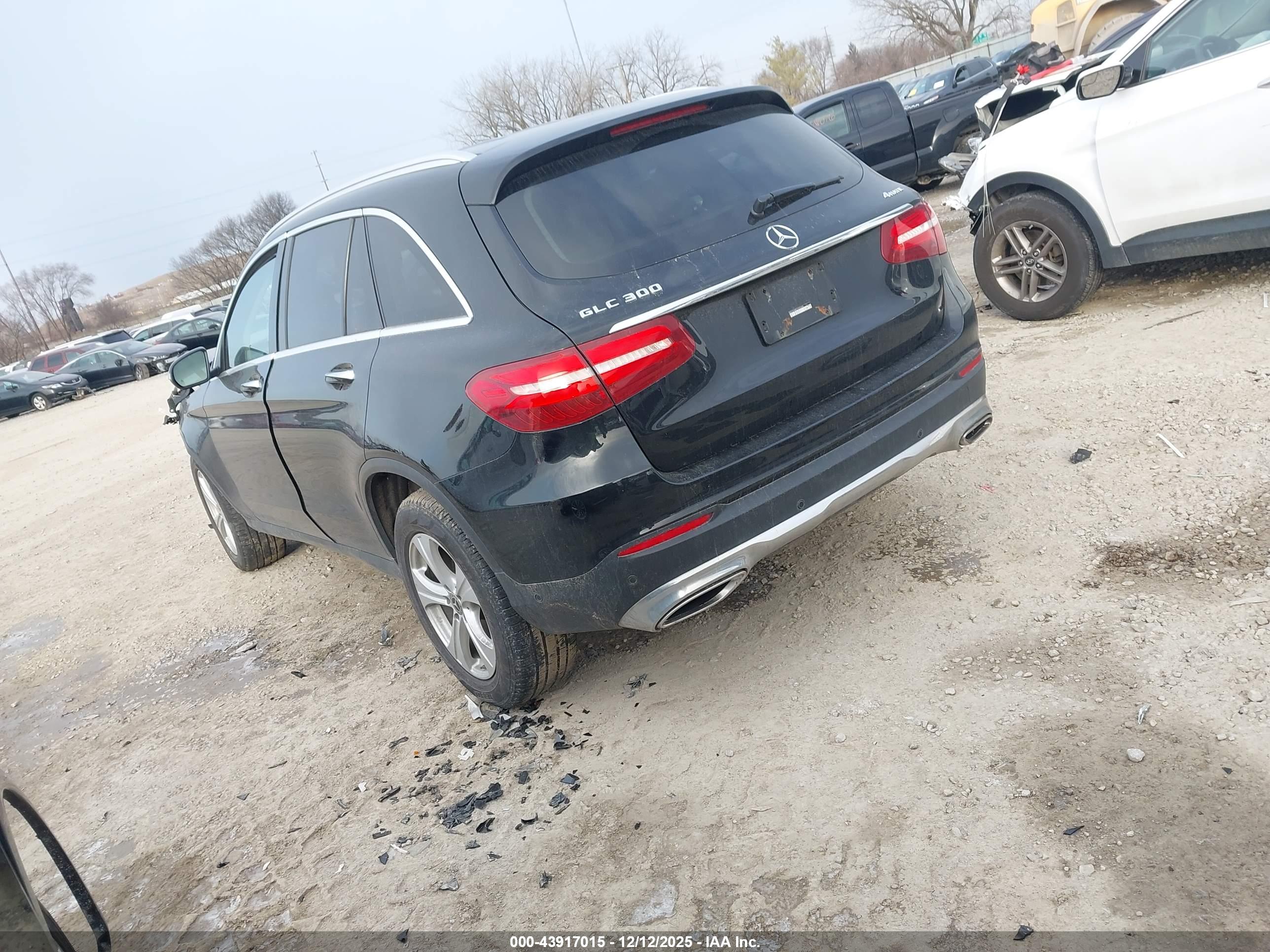 MERCEDES-BENZ GLC image 3
