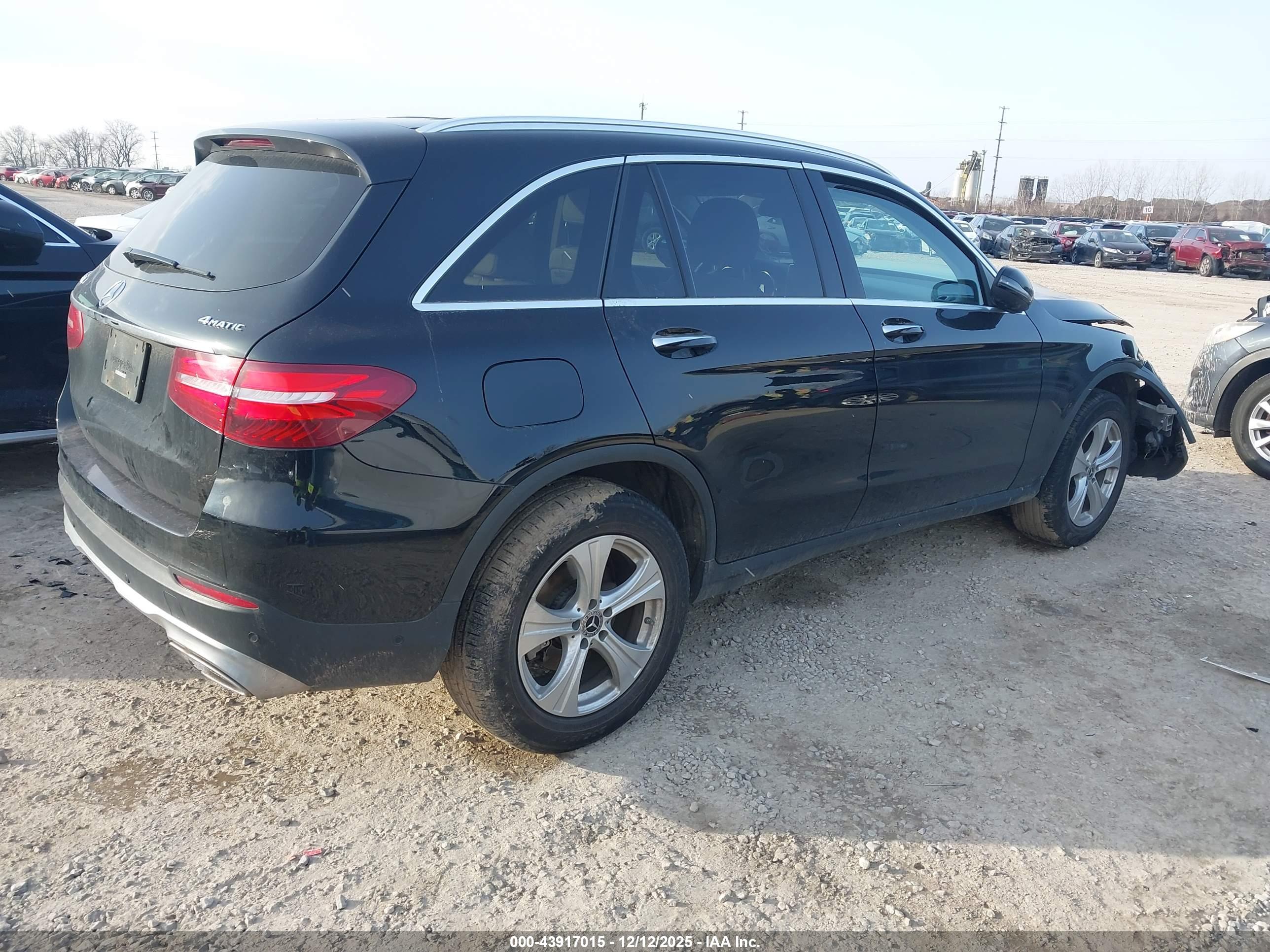 MERCEDES-BENZ GLC image 4