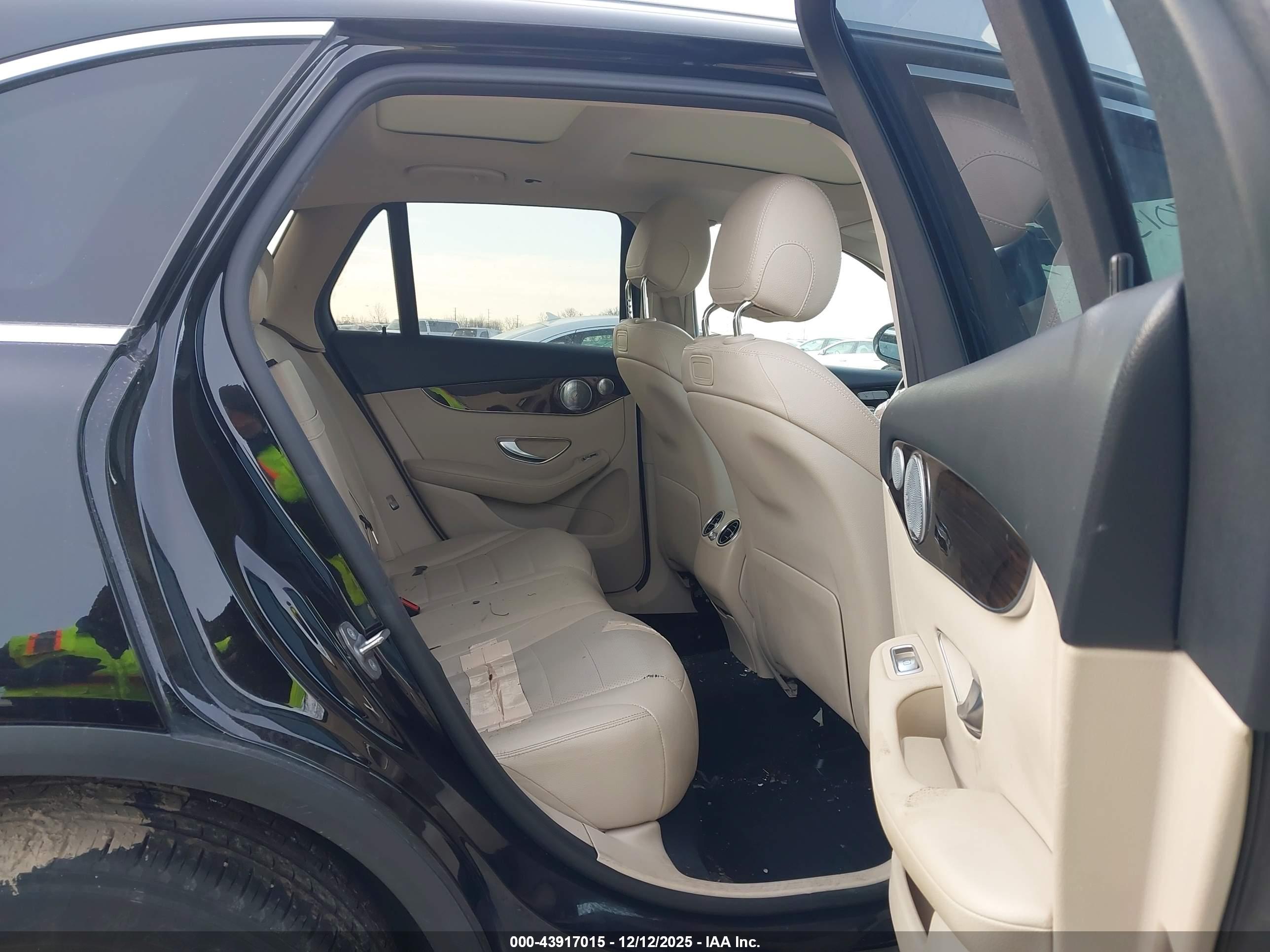 MERCEDES-BENZ GLC image 8