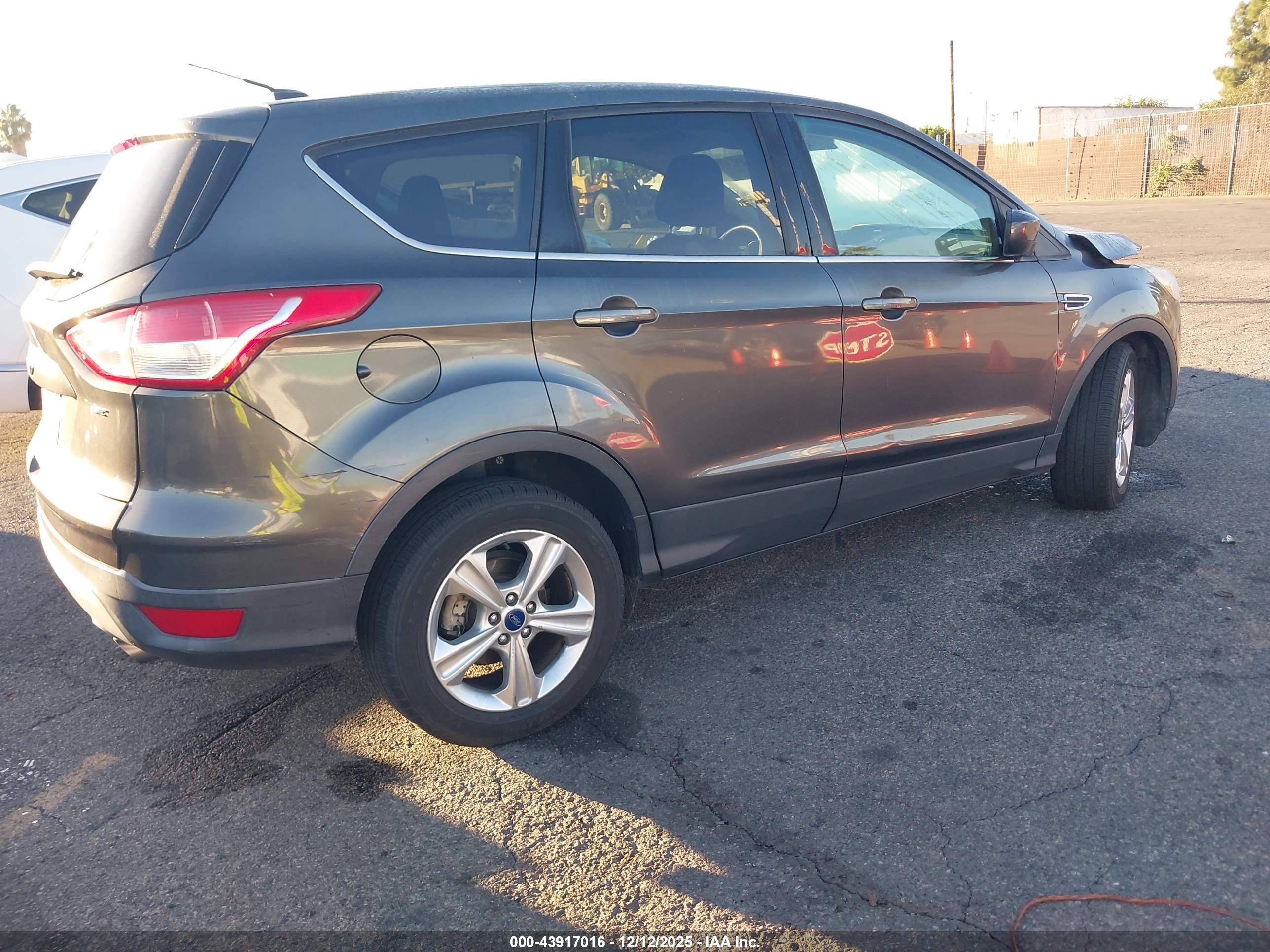 FORD ESCAPE image 4