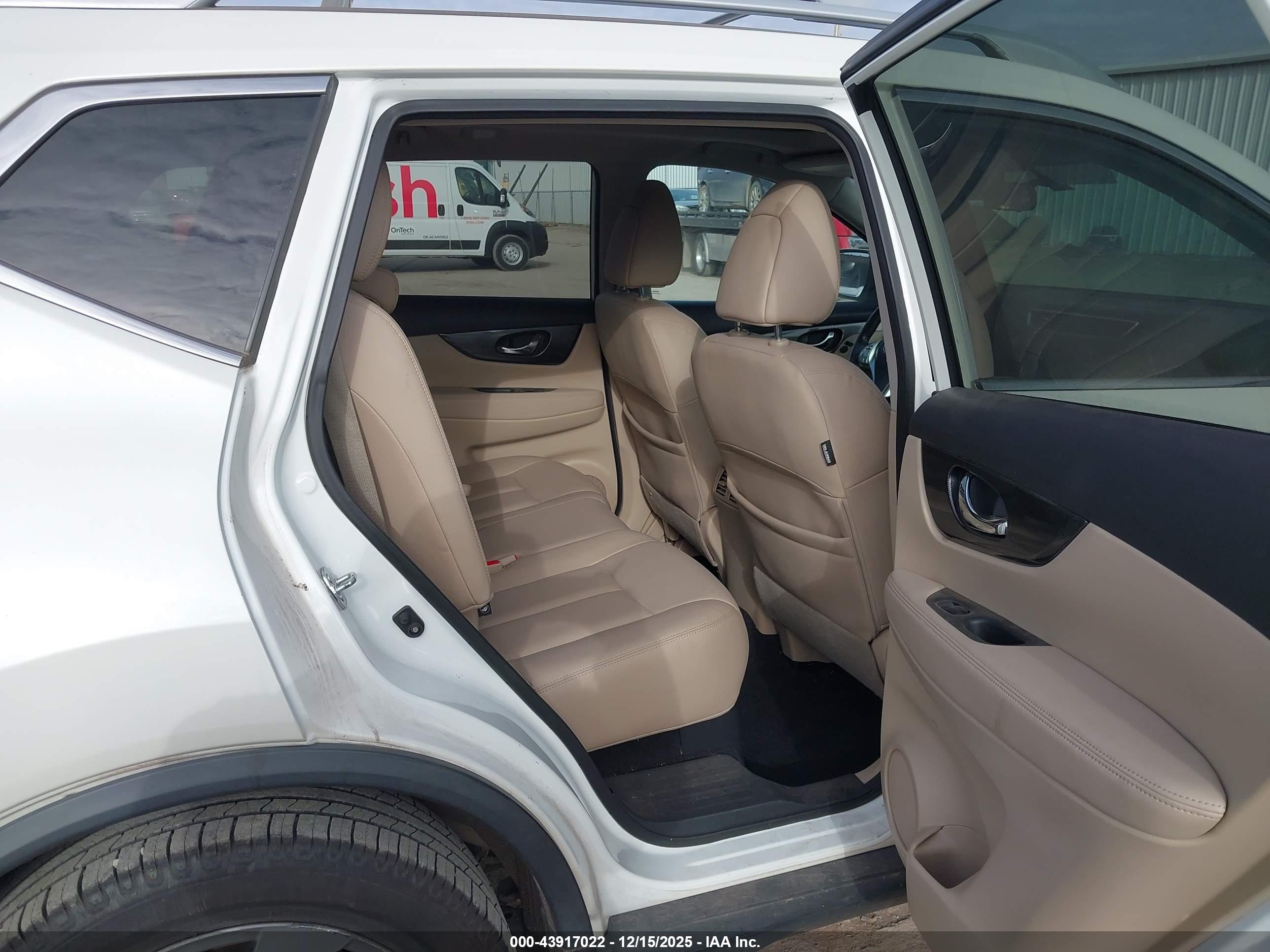 NISSAN ROGUE image 8