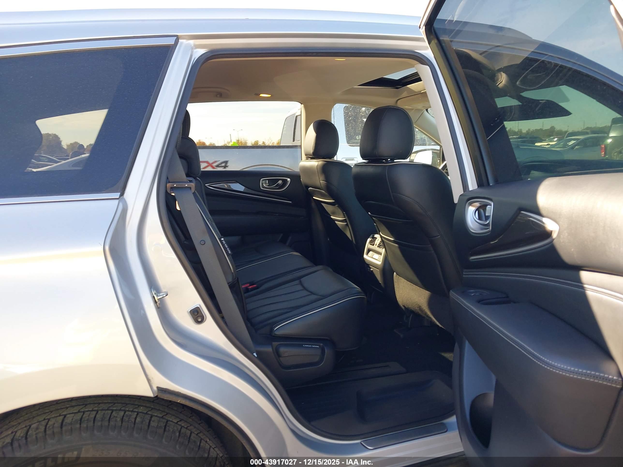 INFINITI QX60 image 8