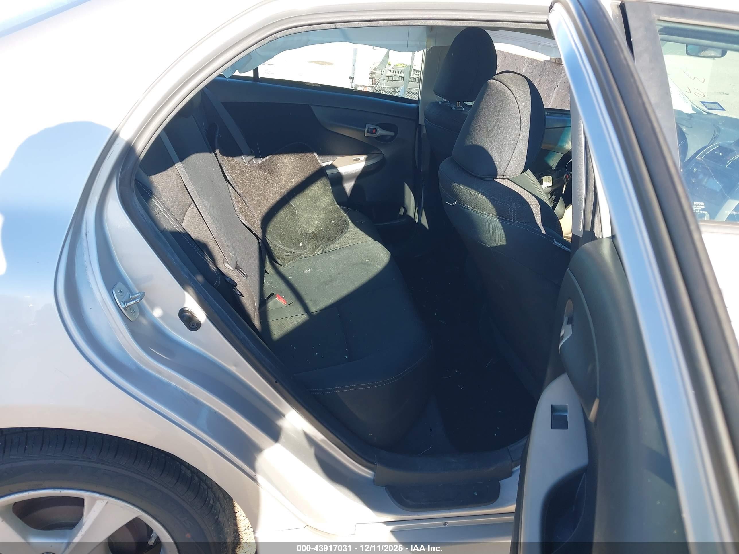 TOYOTA COROLLA image 8