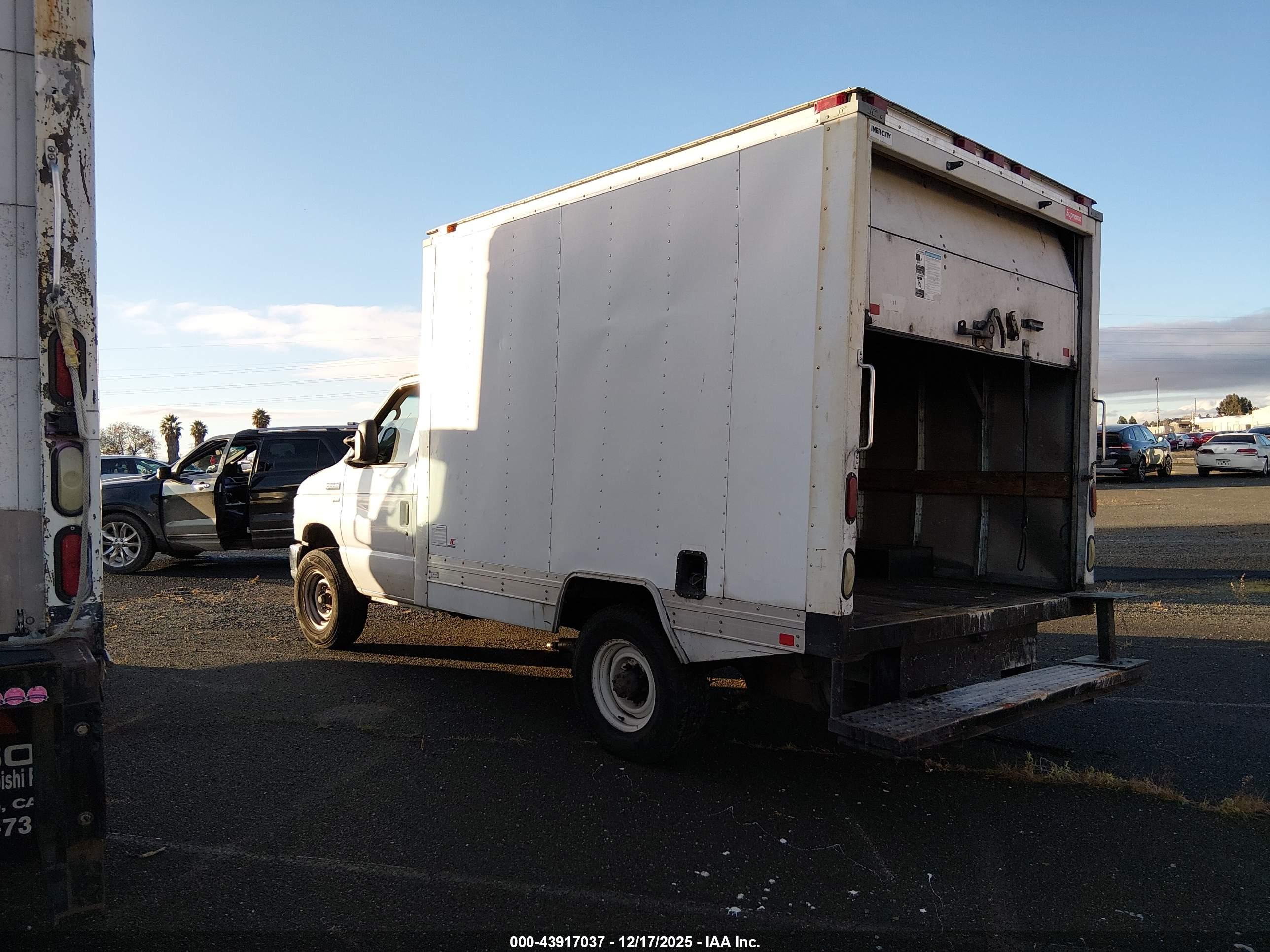 FORD E-350 image 3
