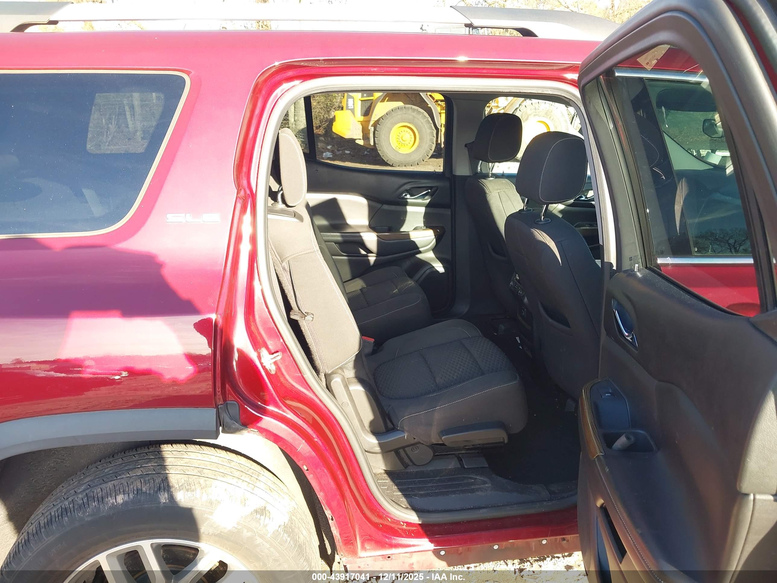GMC ACADIA image 8
