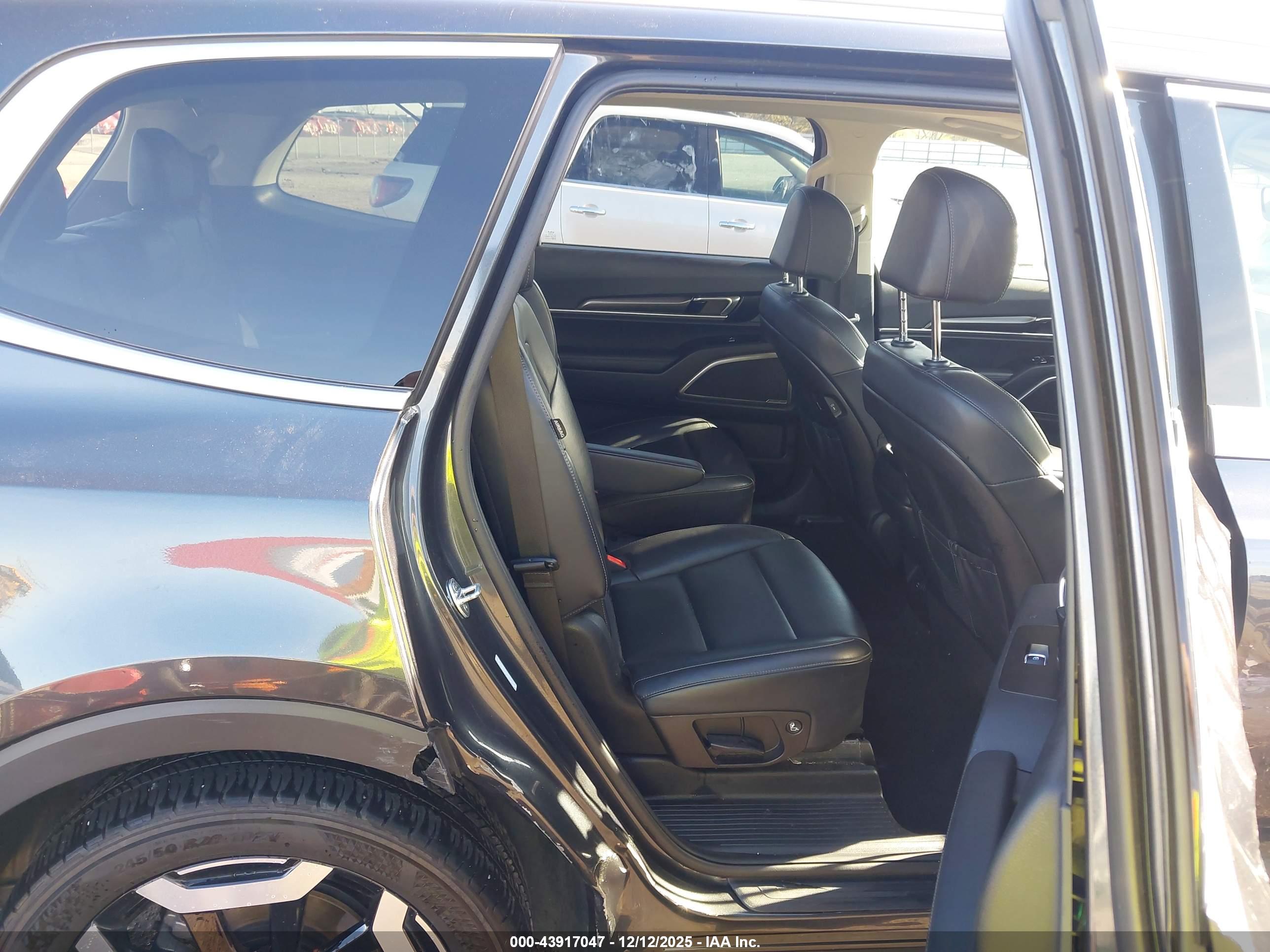 KIA TELLURIDE image 8