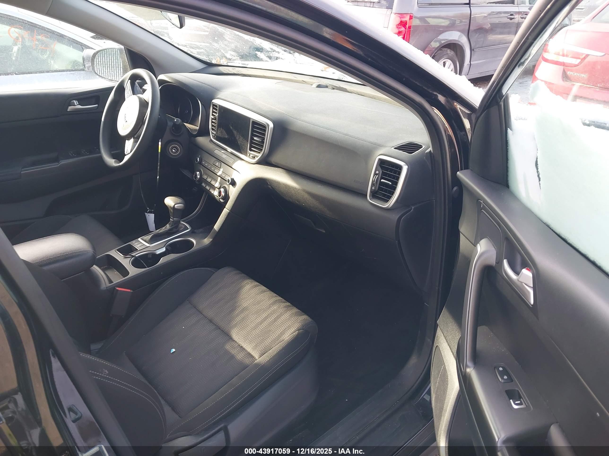 KIA SPORTAGE image 5