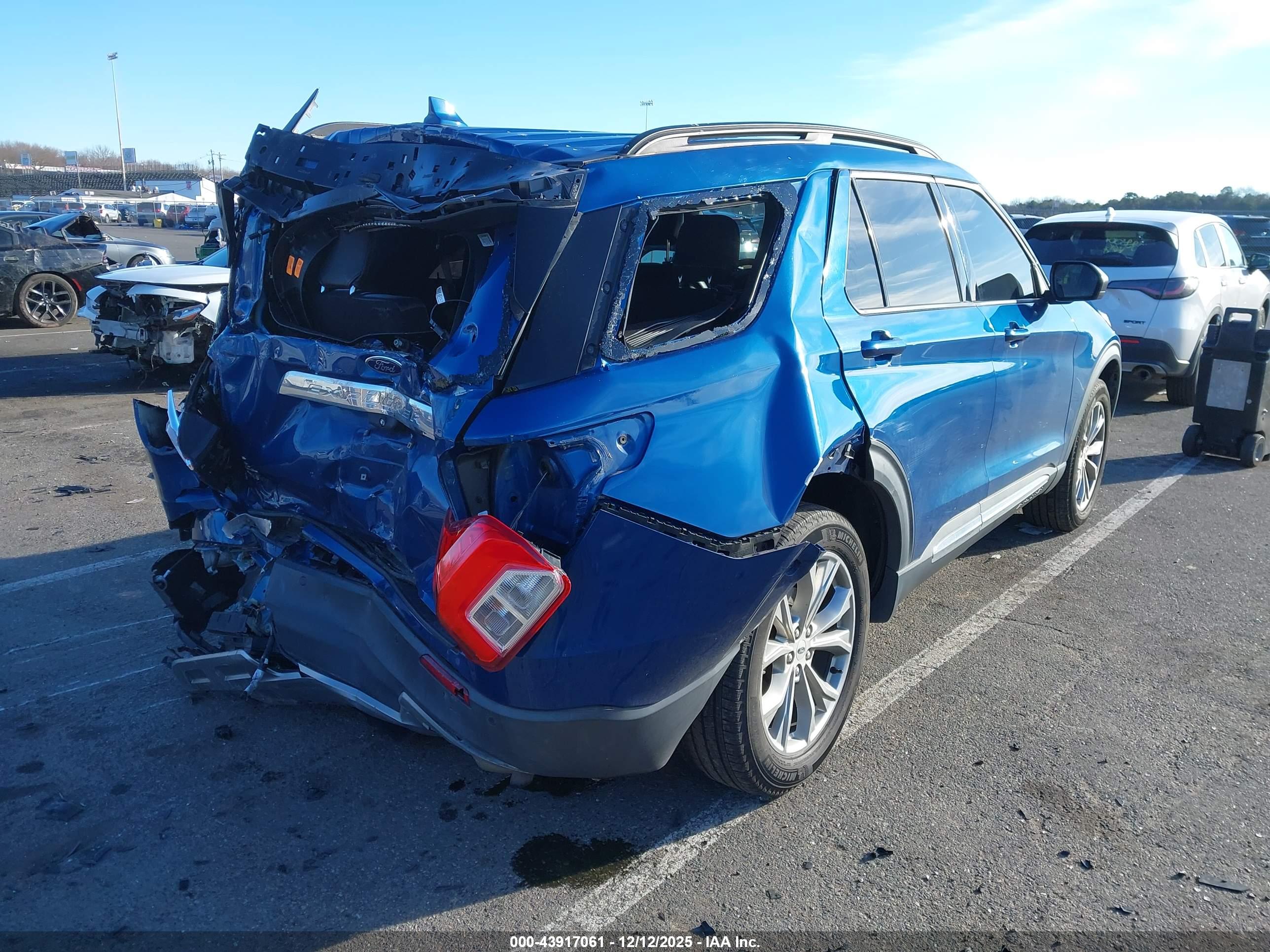 FORD EXPLORER image 4