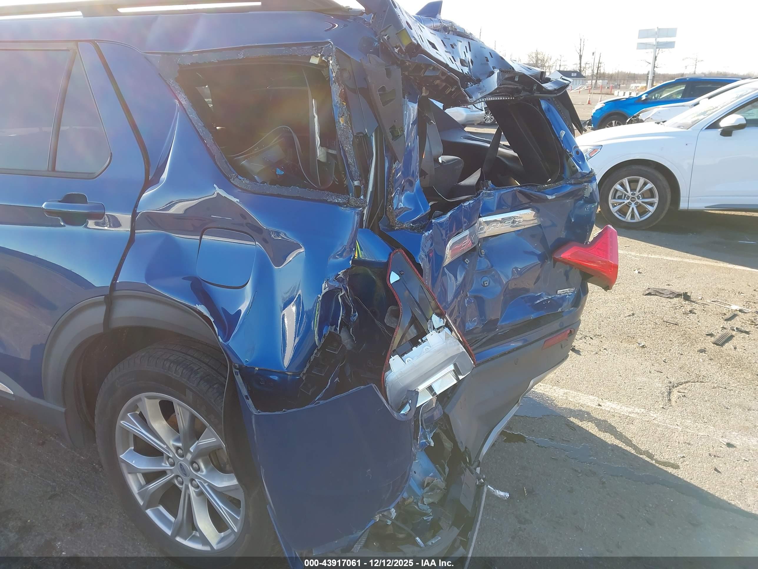 FORD EXPLORER image 6