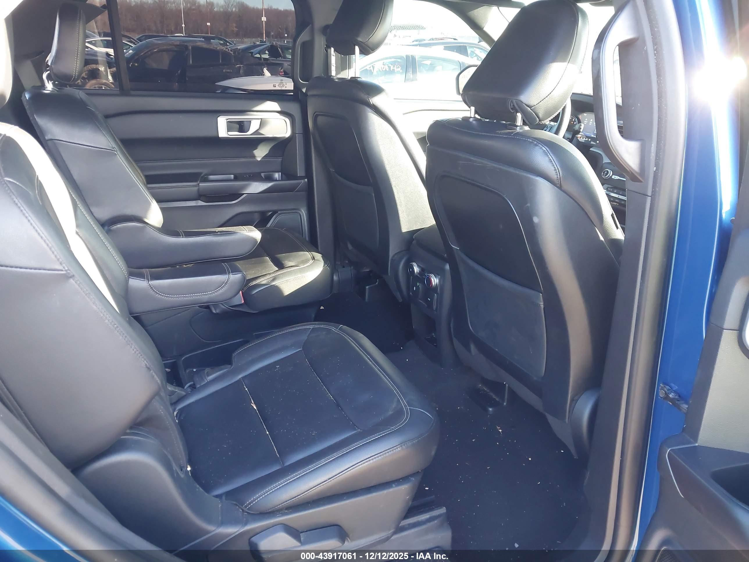 FORD EXPLORER image 8