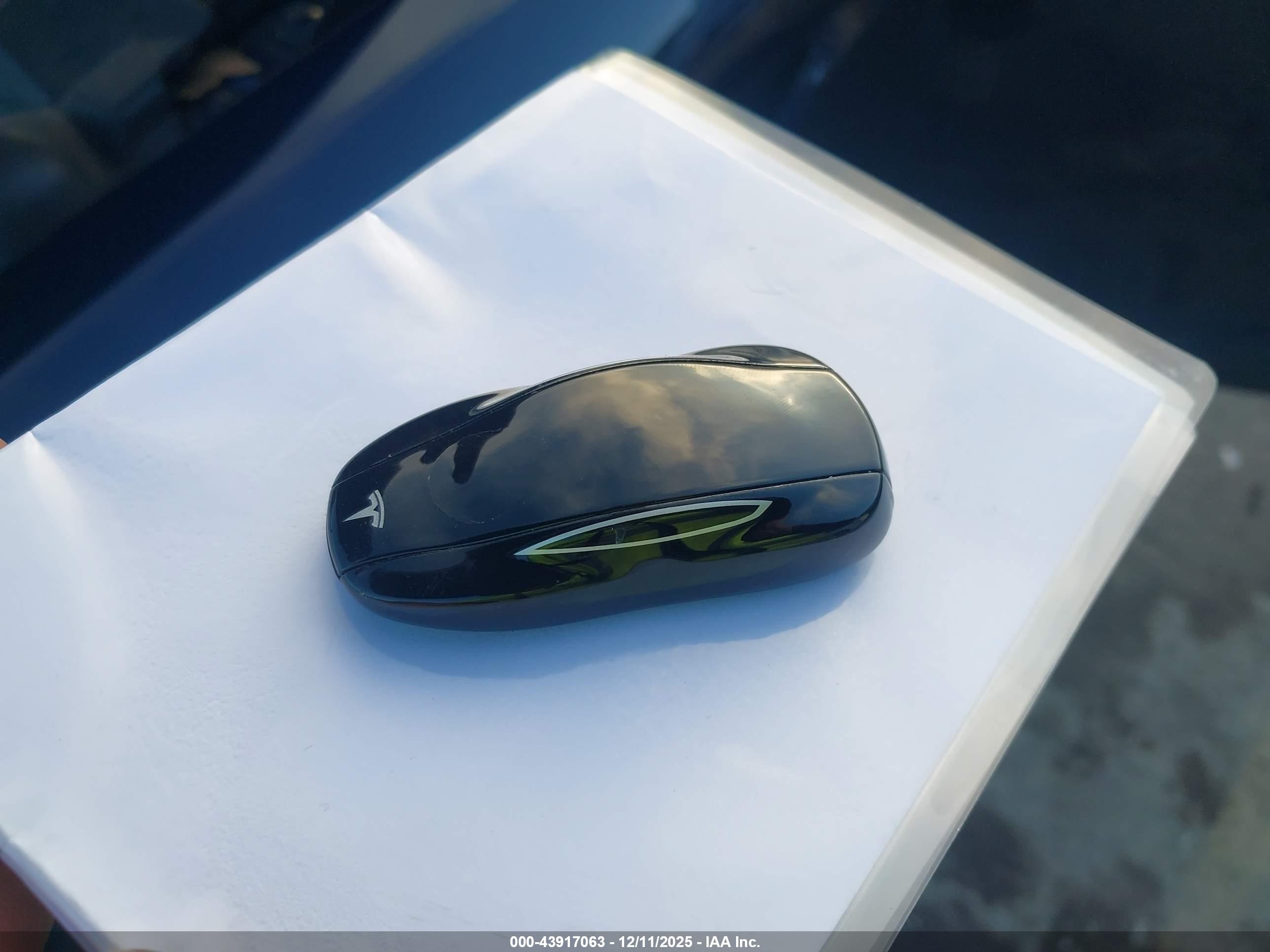 TESLA MODEL image 11