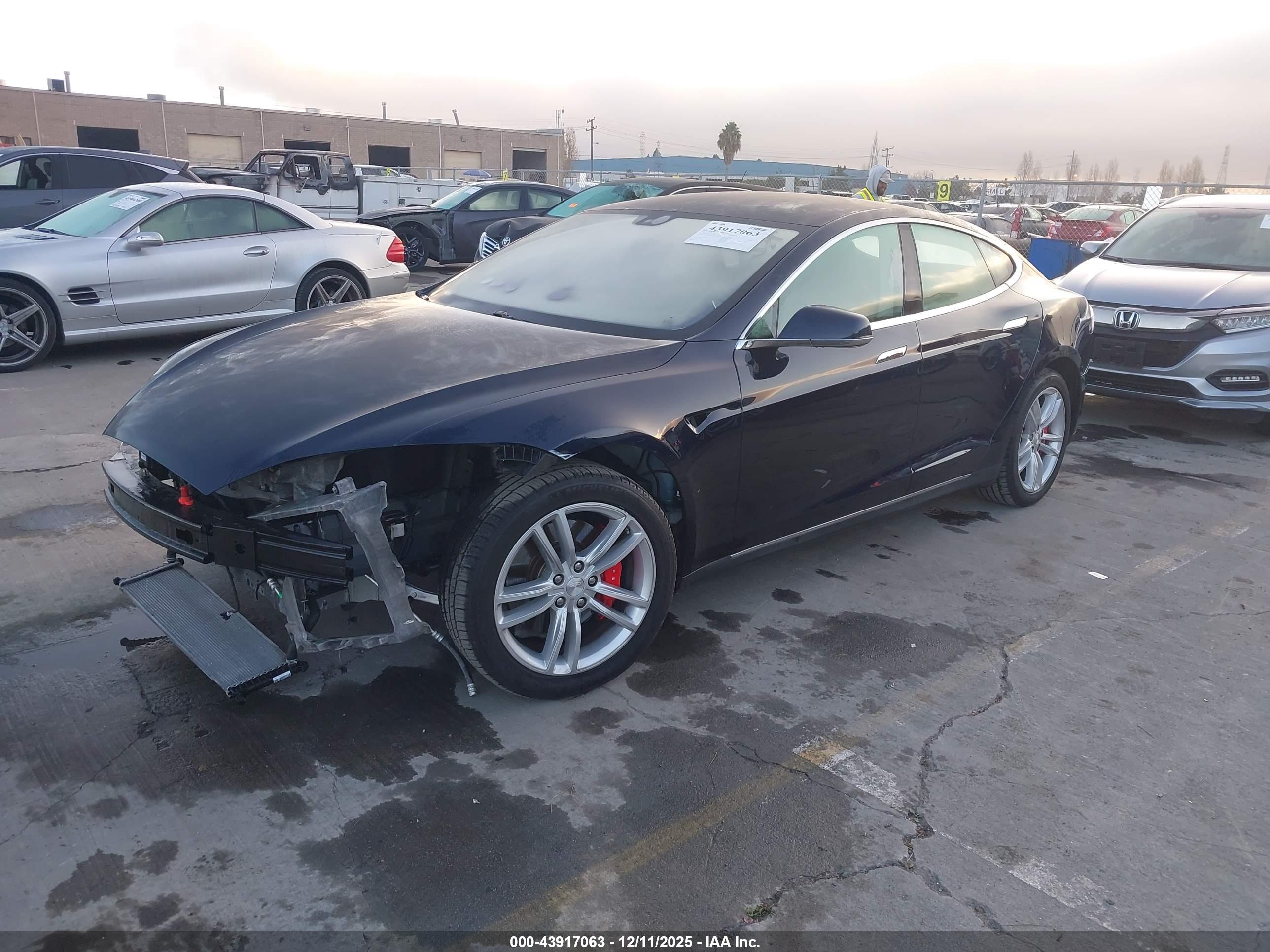 TESLA MODEL image 2