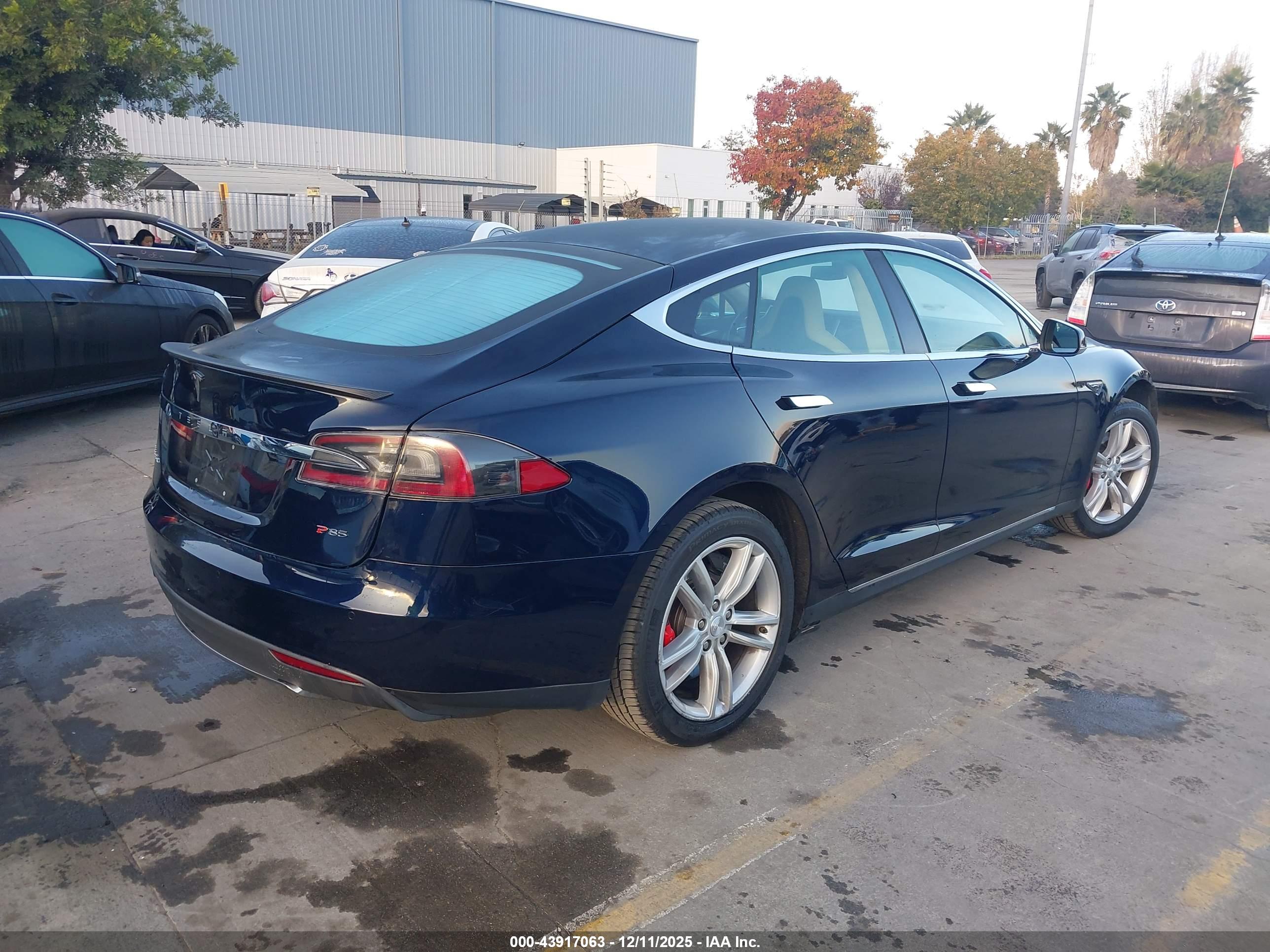 TESLA MODEL image 4