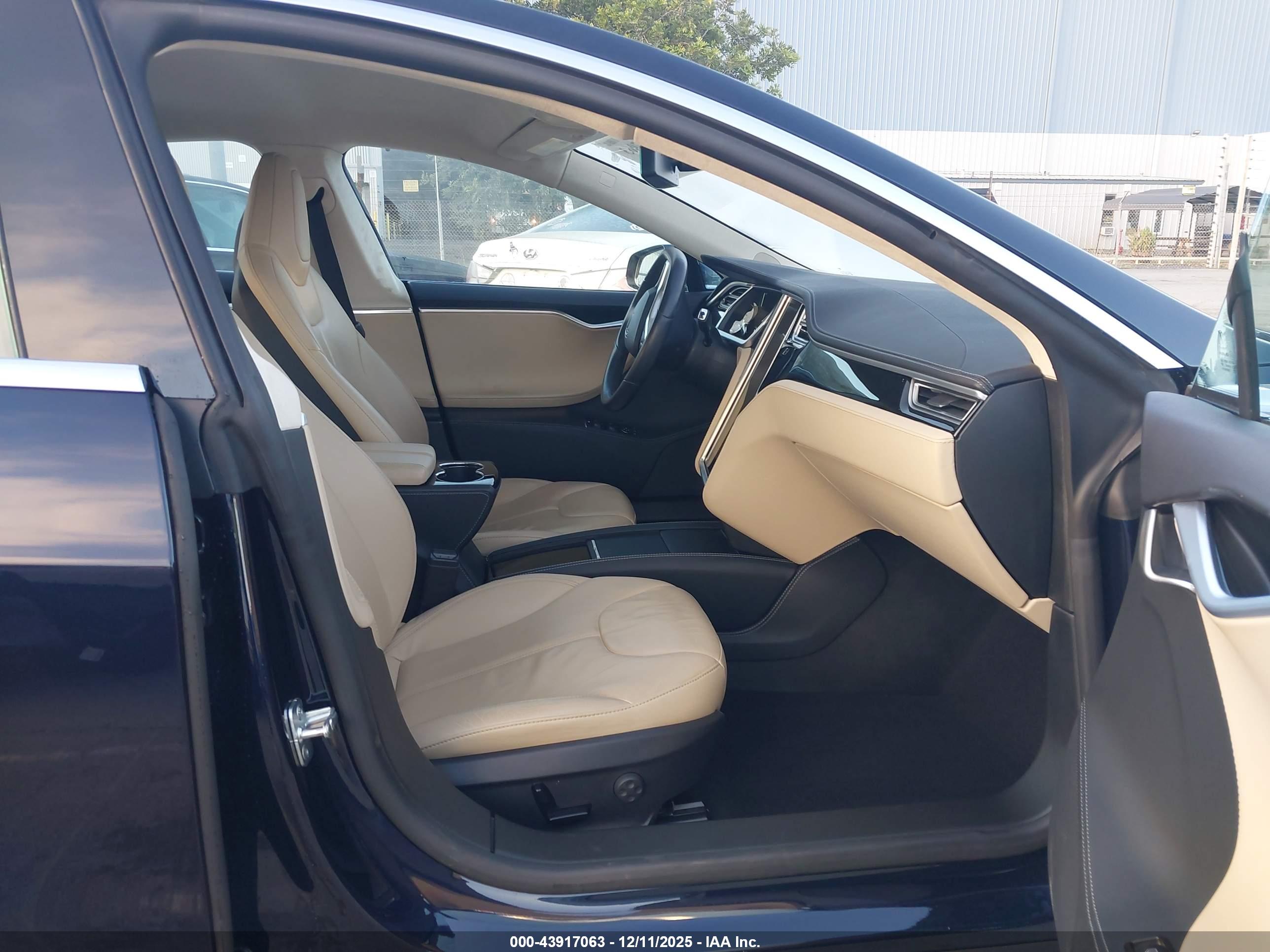 TESLA MODEL image 5