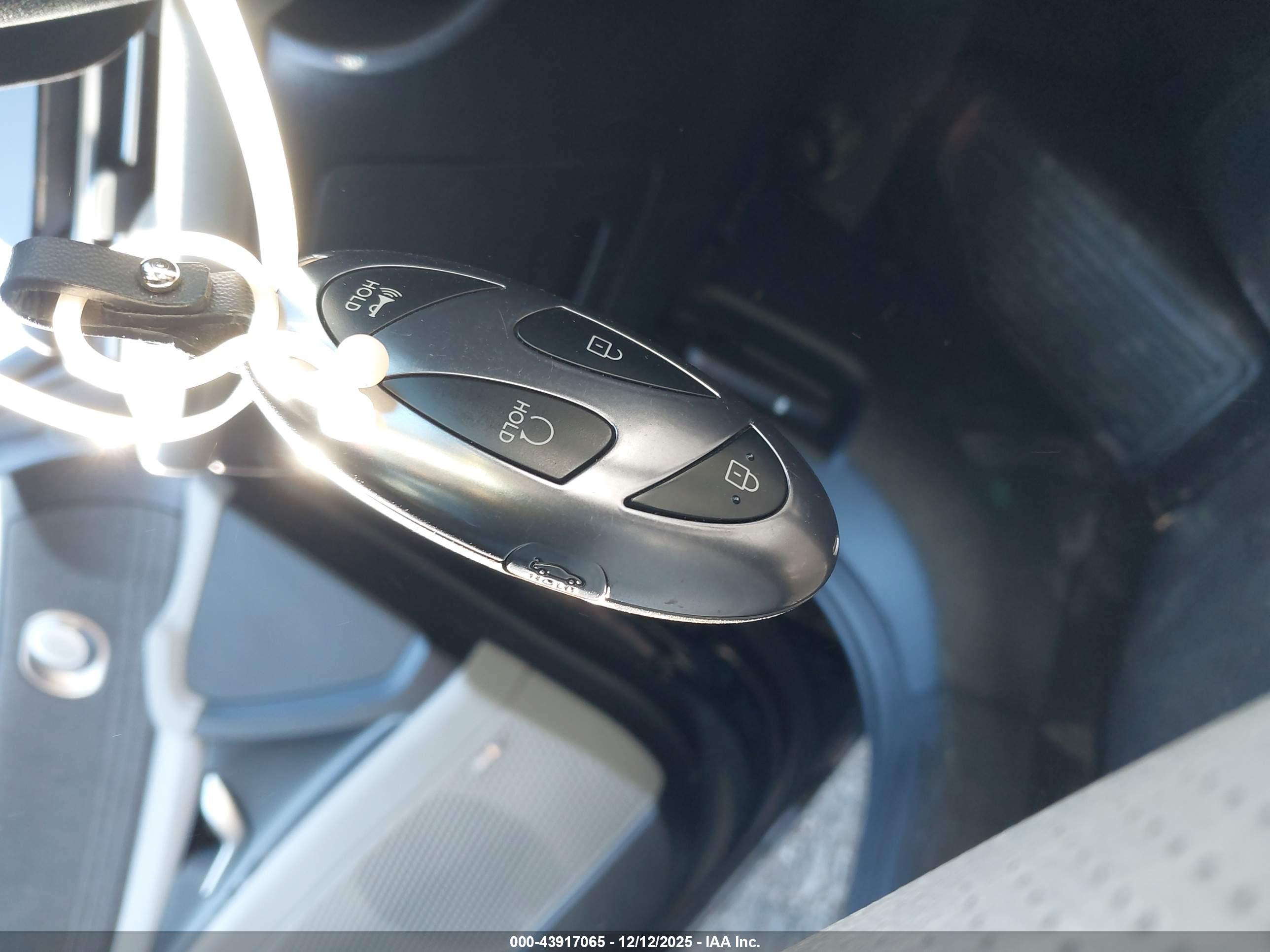 HYUNDAI ELANTRA image 11