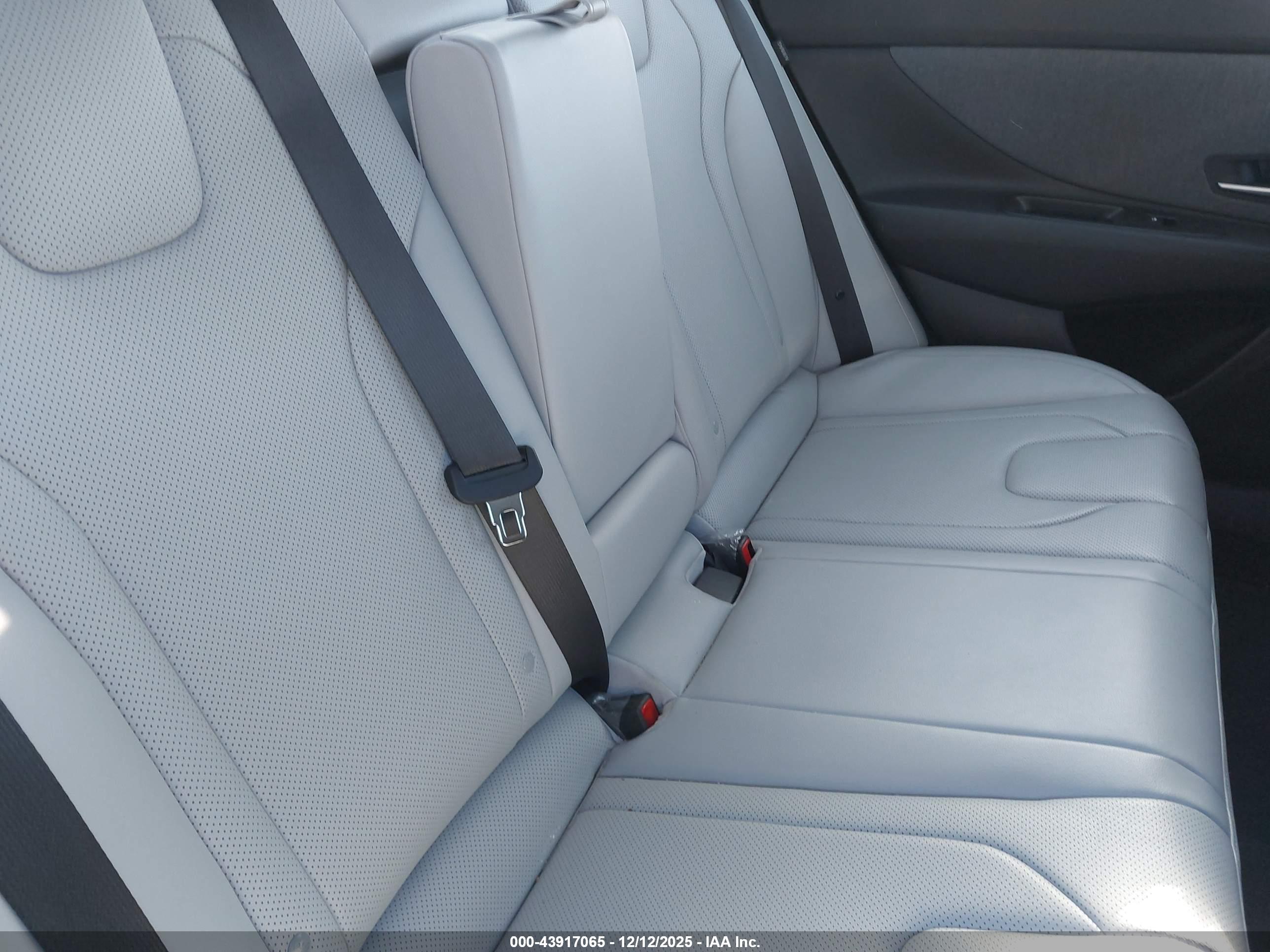 HYUNDAI ELANTRA image 8