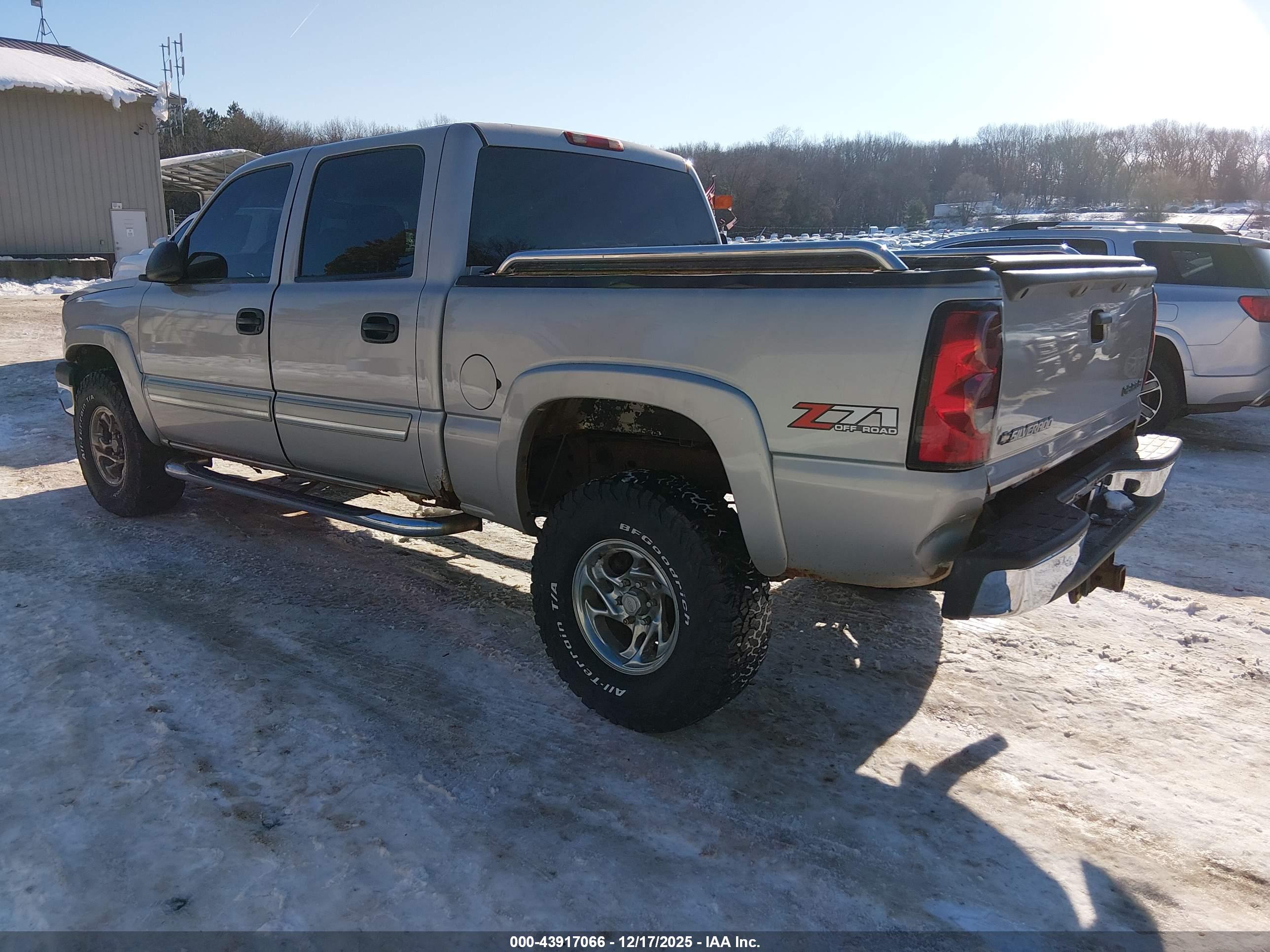 CHEVROLET SILVERADO image 3