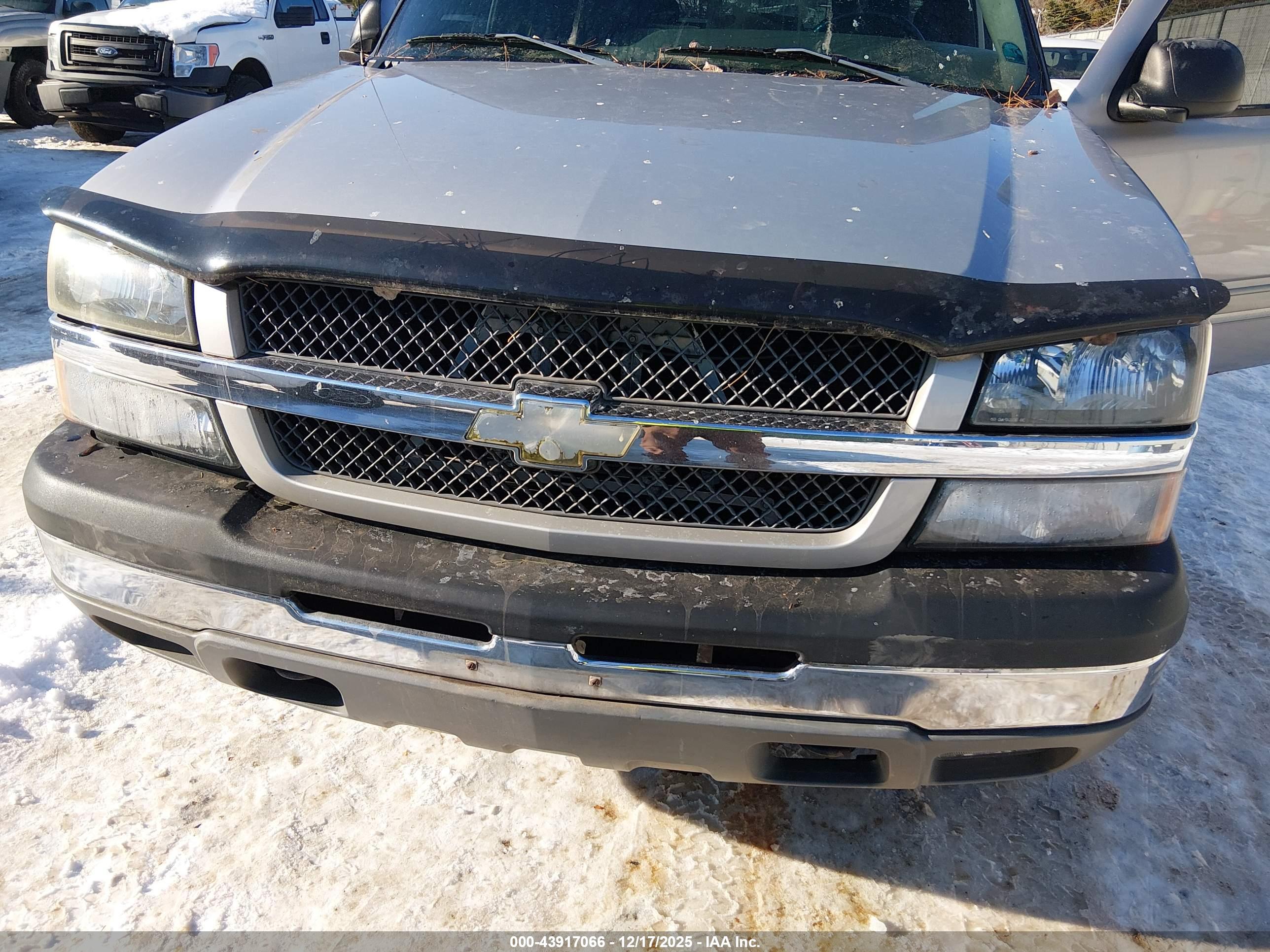 CHEVROLET SILVERADO image 6