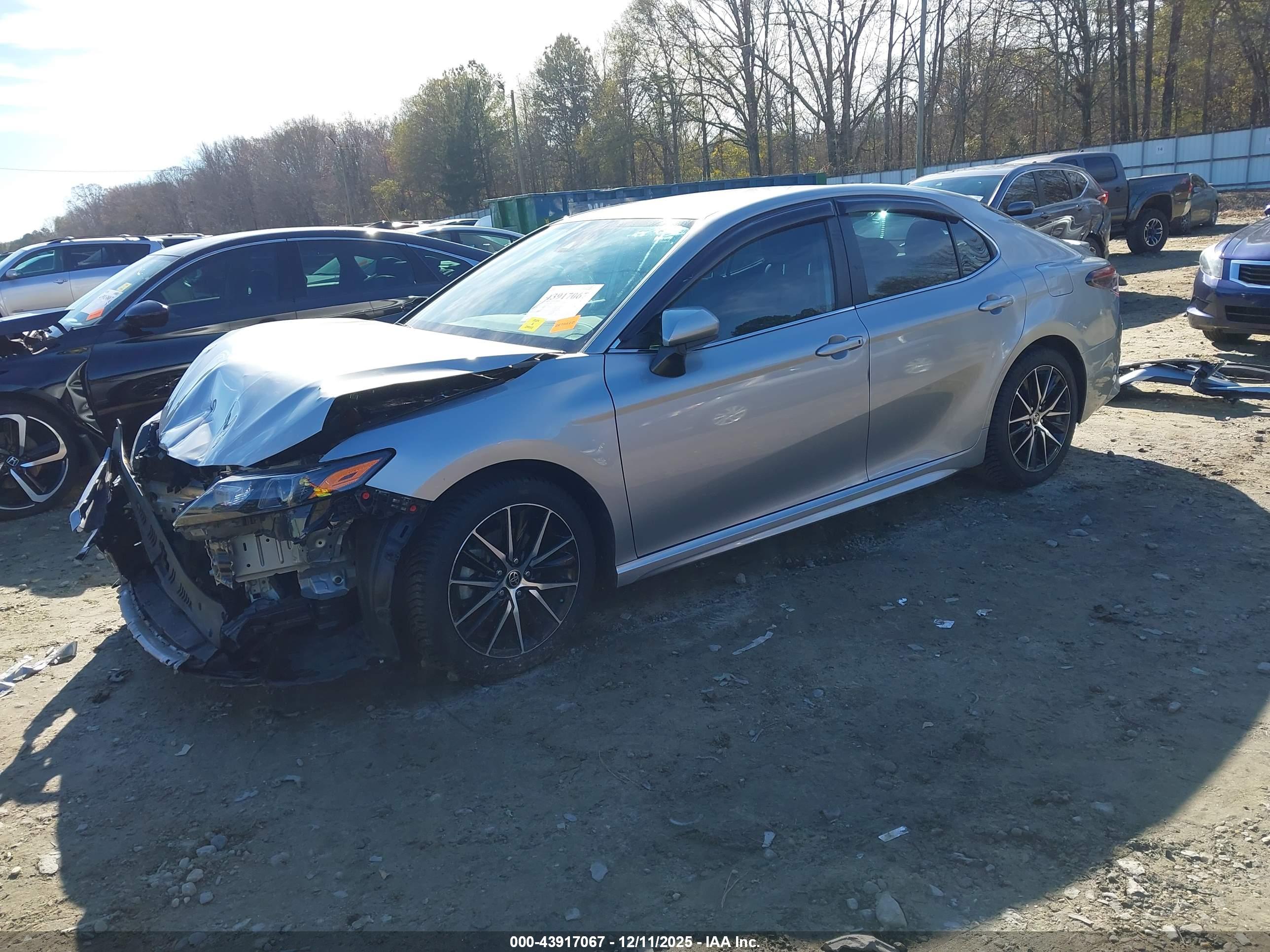 TOYOTA CAMRY image 2