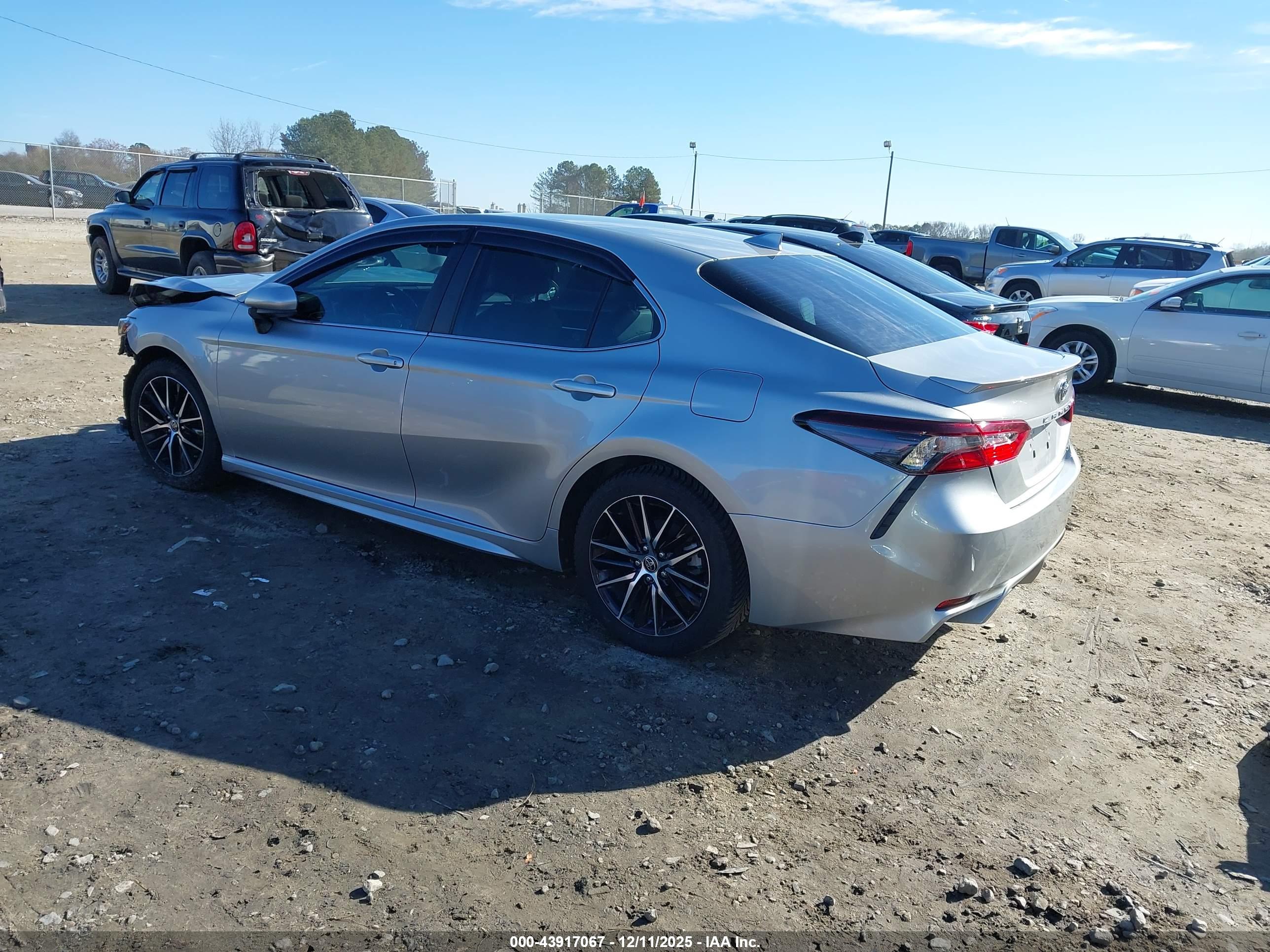 TOYOTA CAMRY image 3