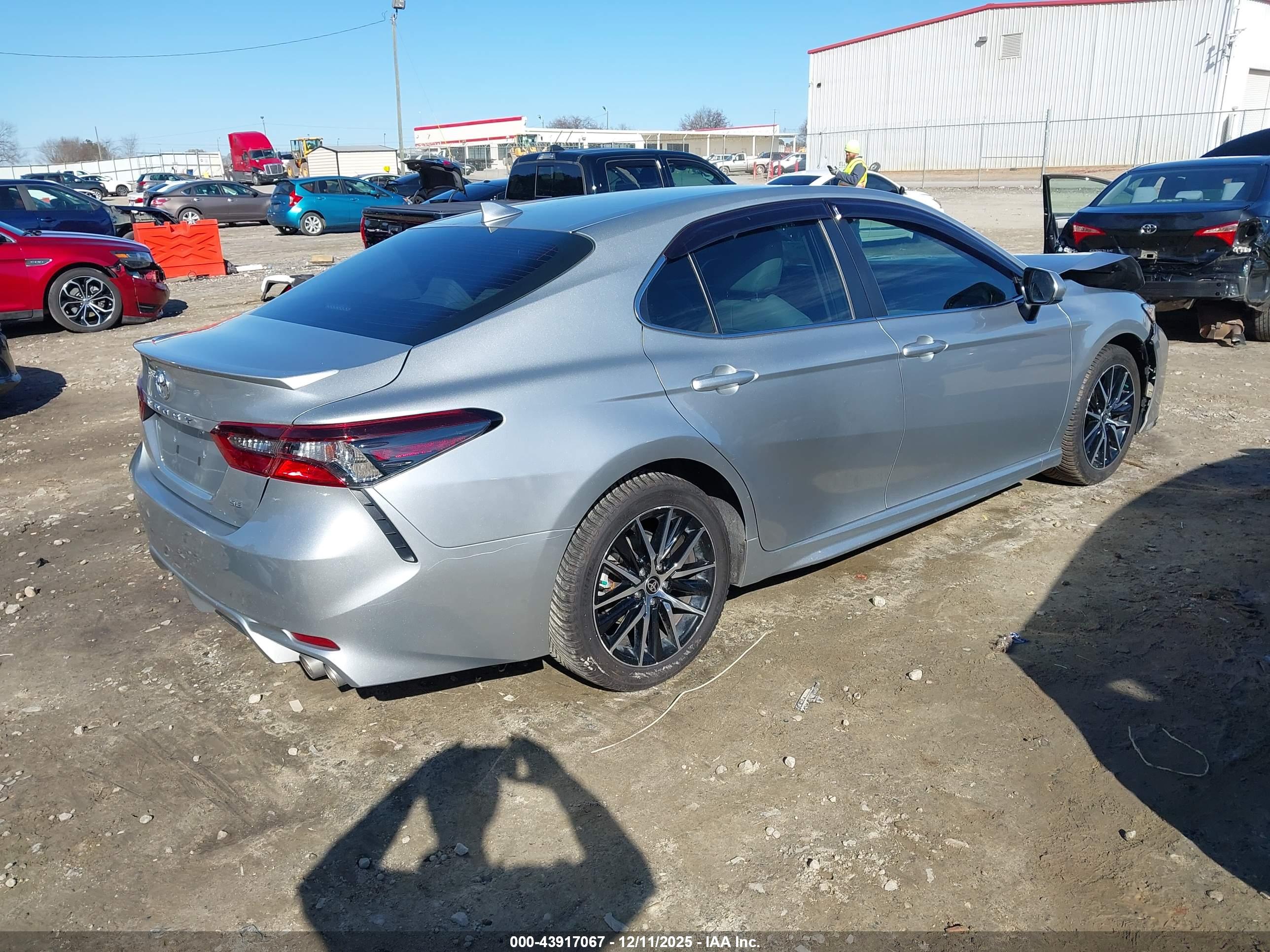 TOYOTA CAMRY image 4