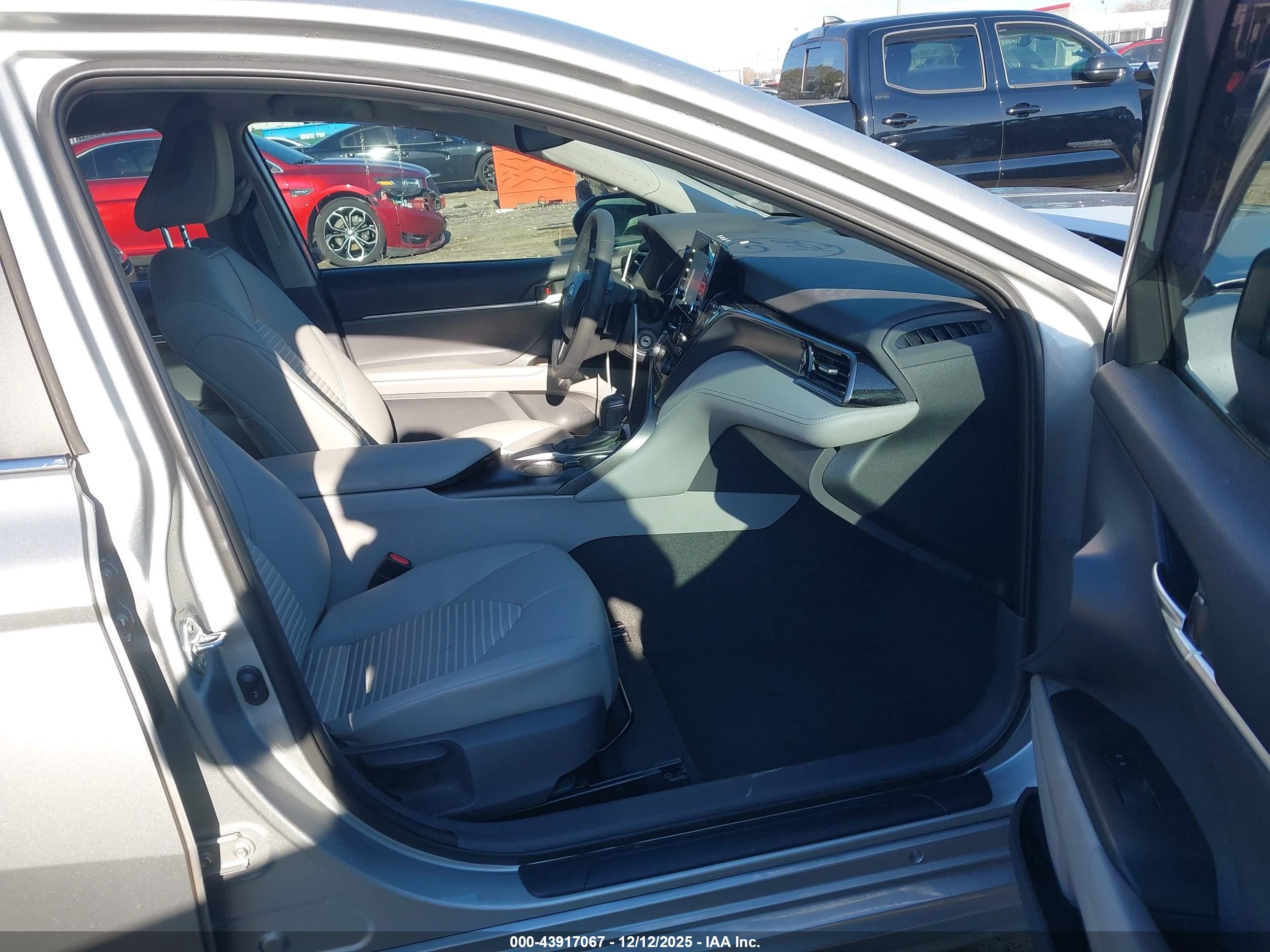 TOYOTA CAMRY image 5
