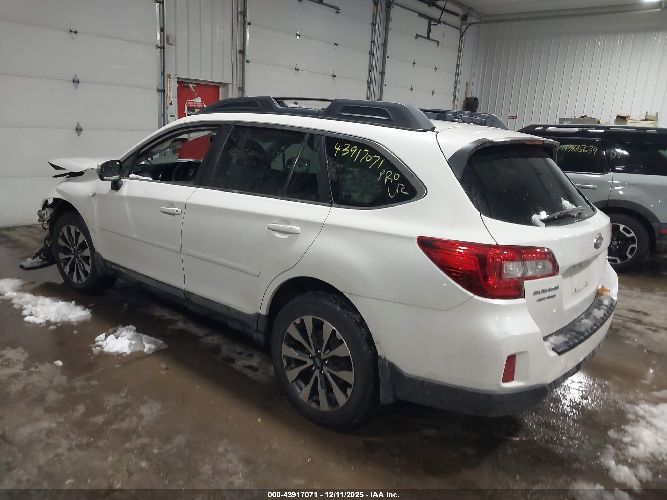 SUBARU OUTBACK image 3