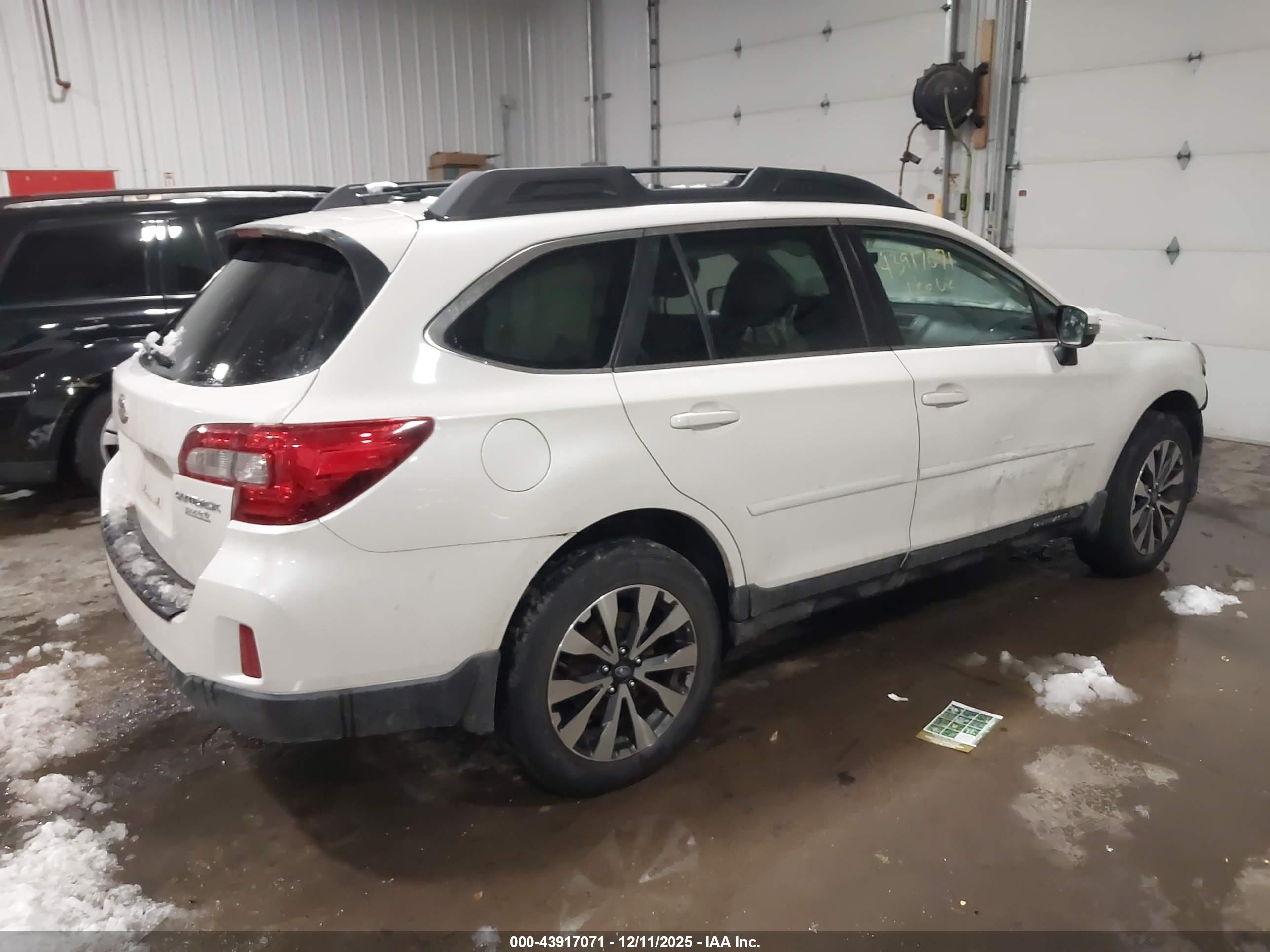 SUBARU OUTBACK image 4