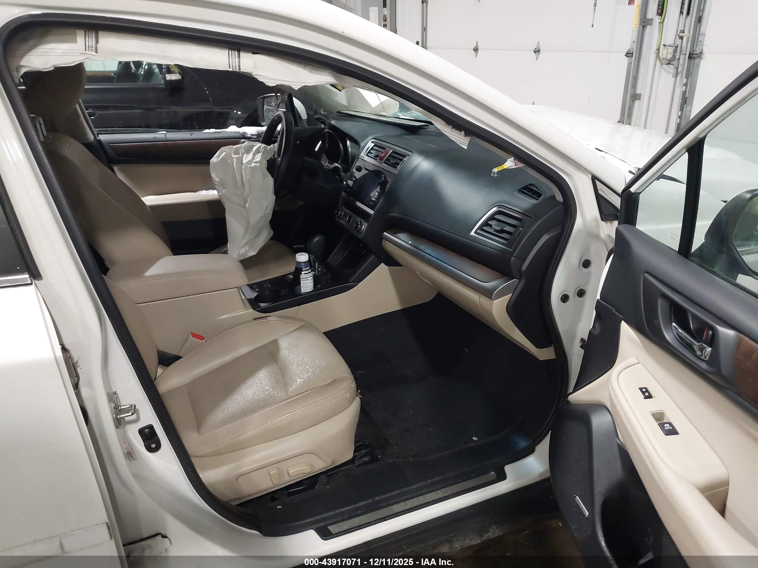 SUBARU OUTBACK image 5