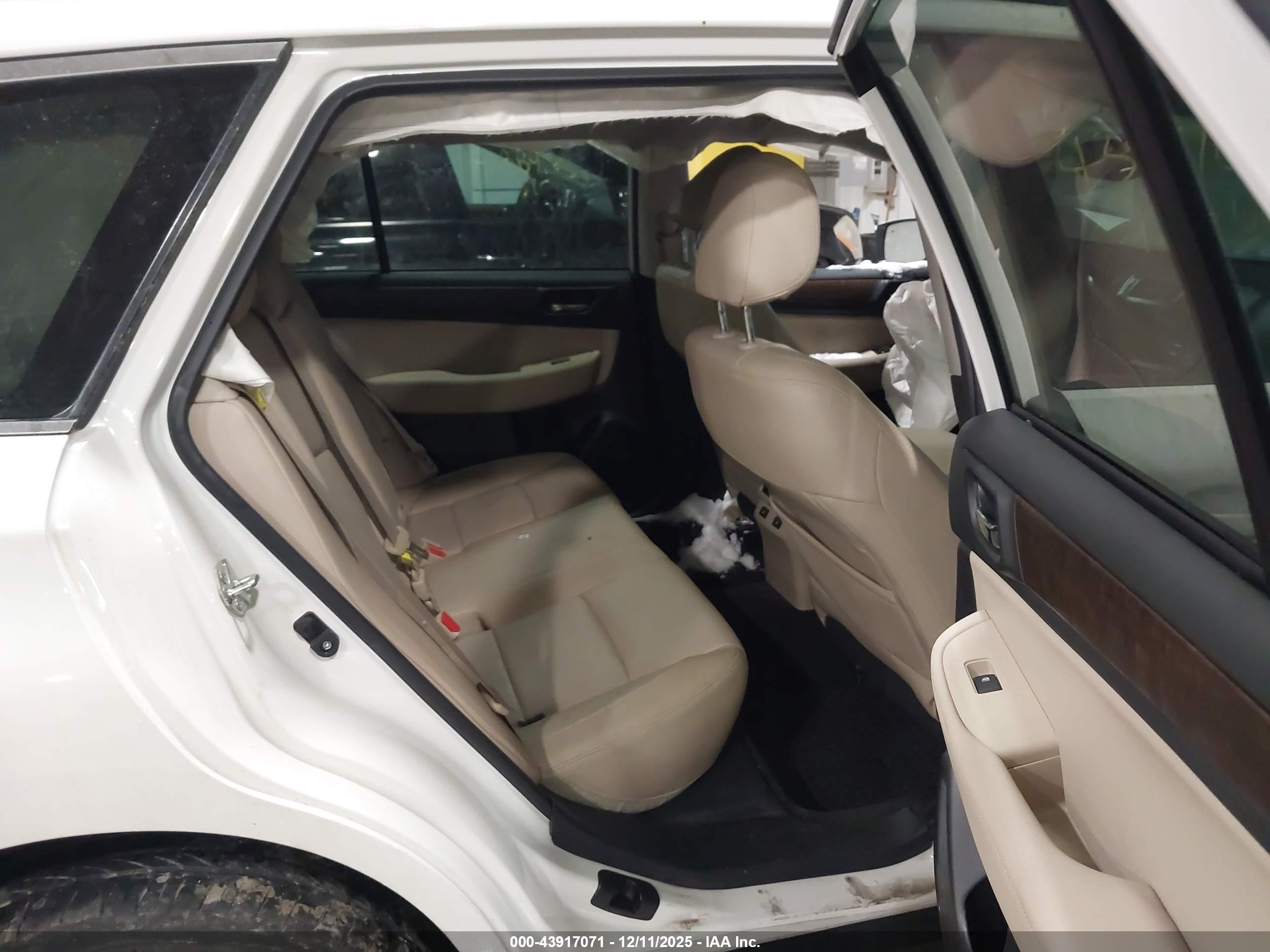 SUBARU OUTBACK image 8