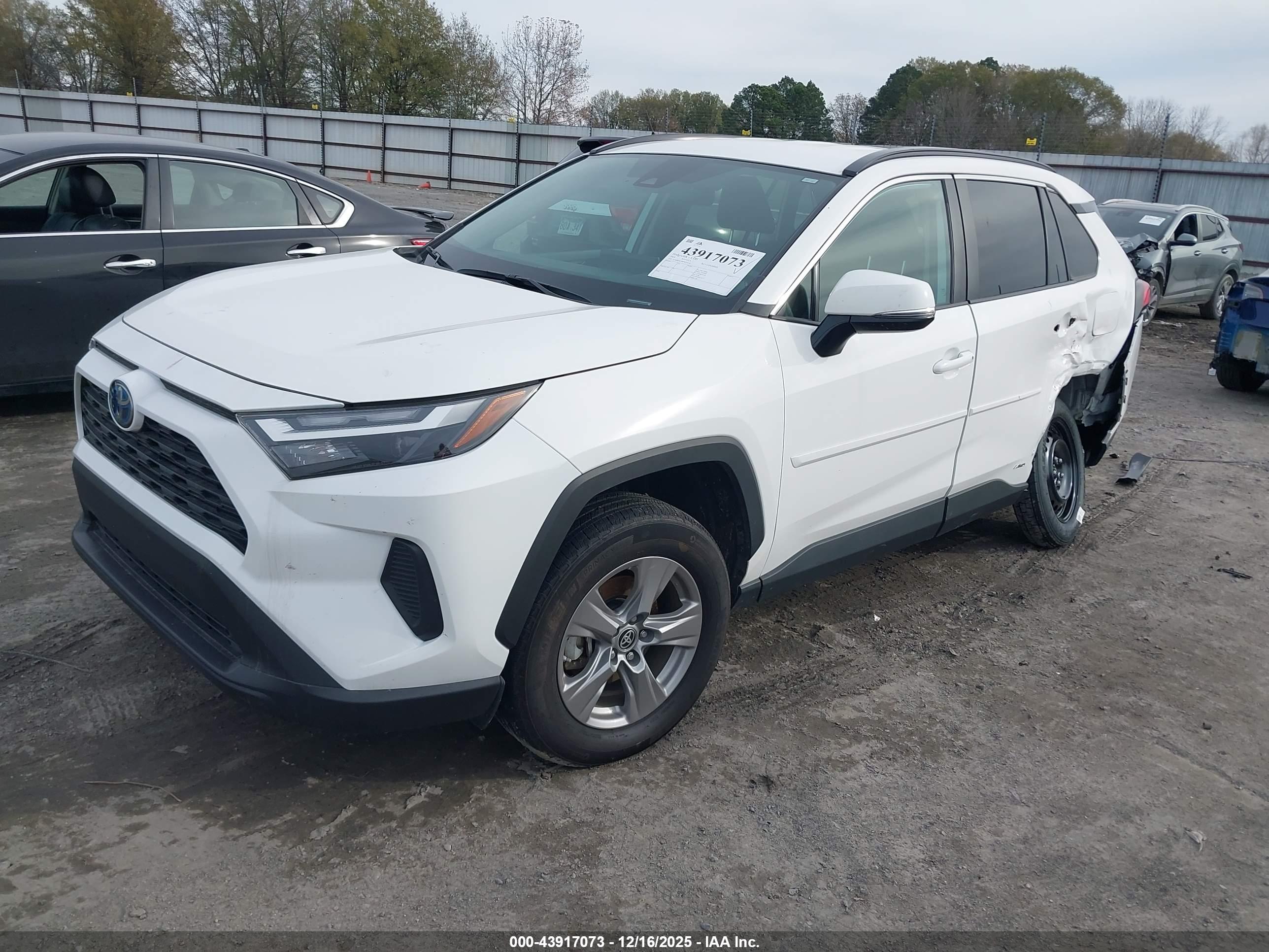 TOYOTA RAV4 image 2