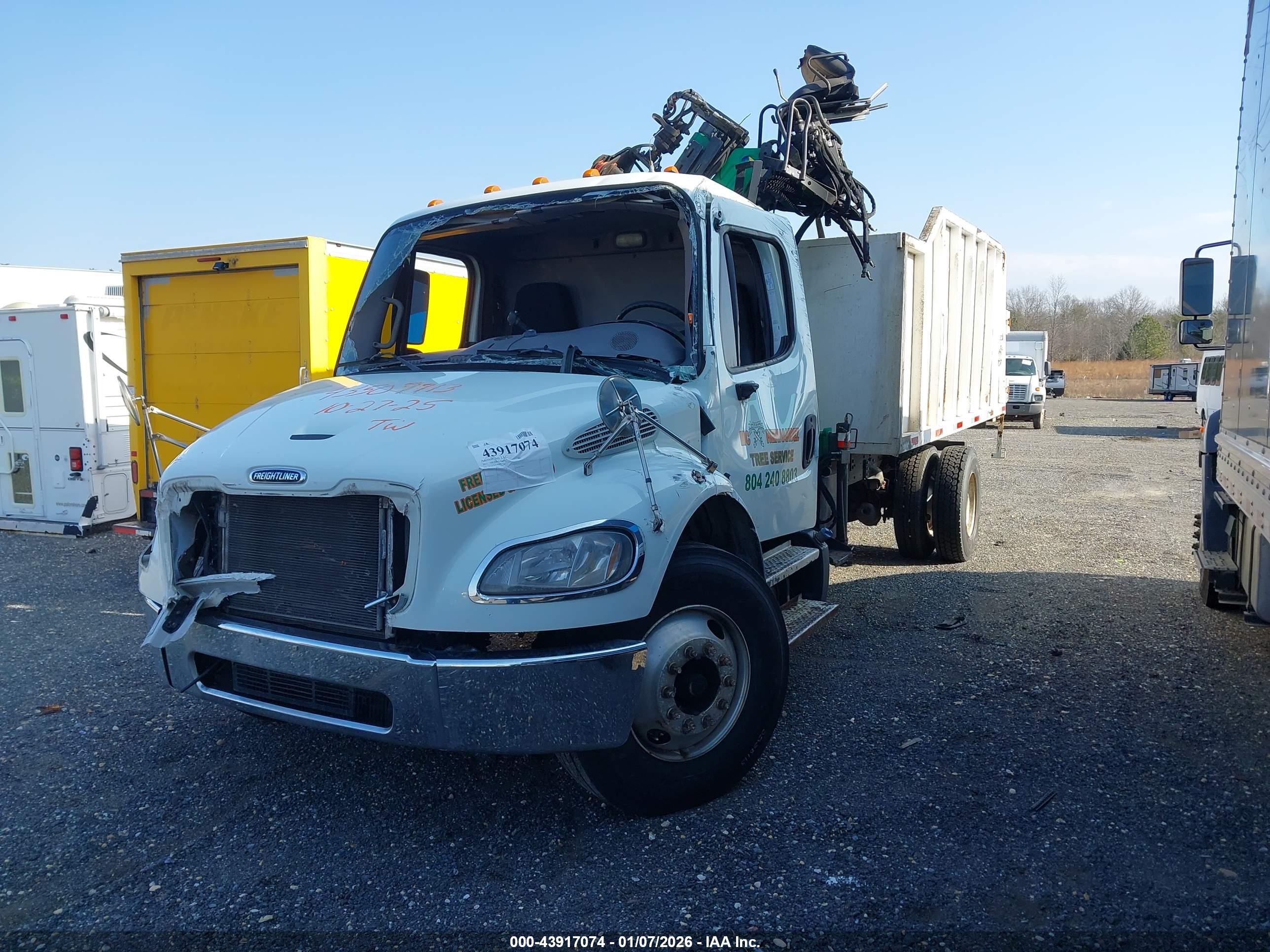 FREIGHTLINER M2 image 2