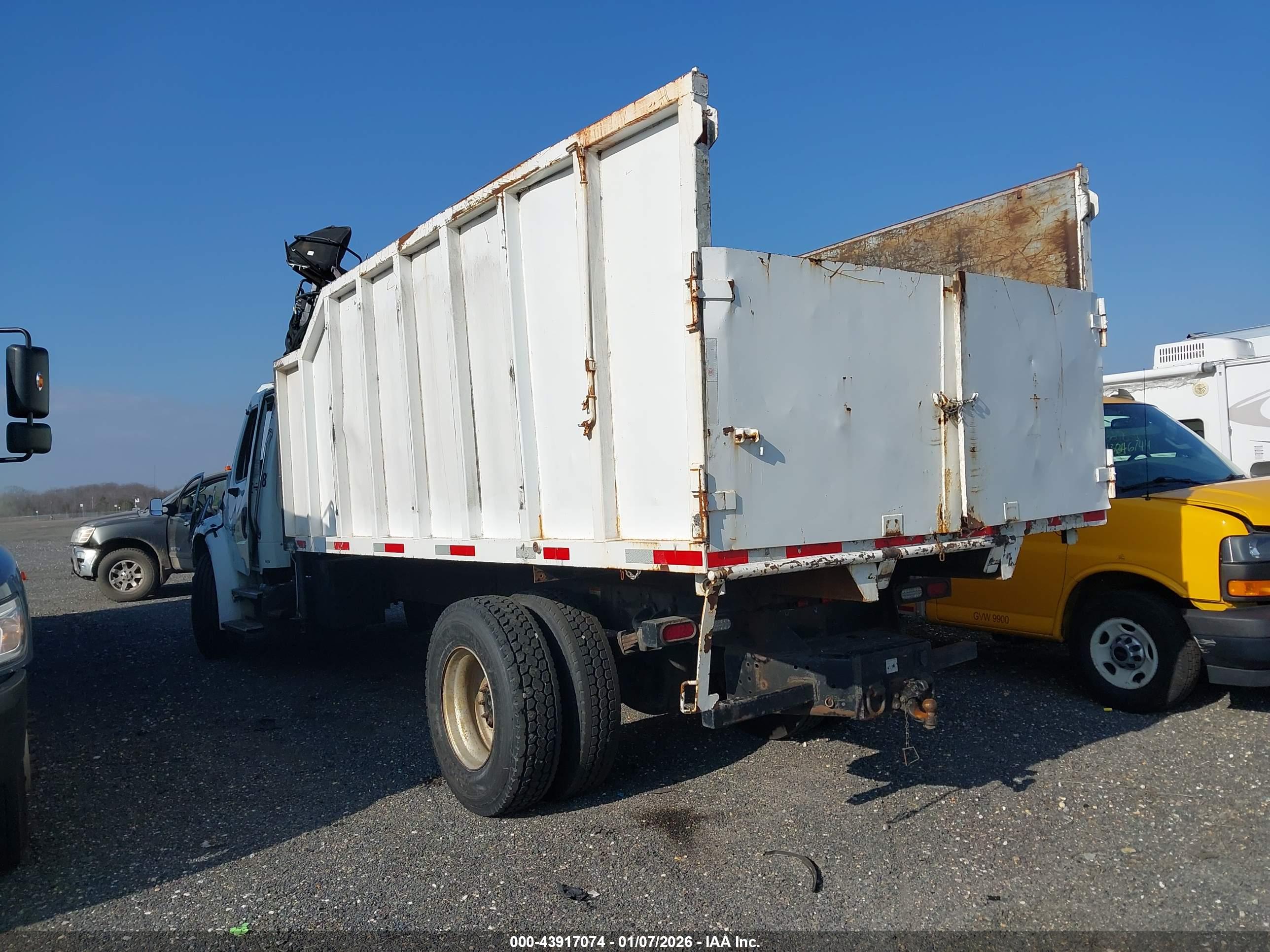 FREIGHTLINER M2 image 3