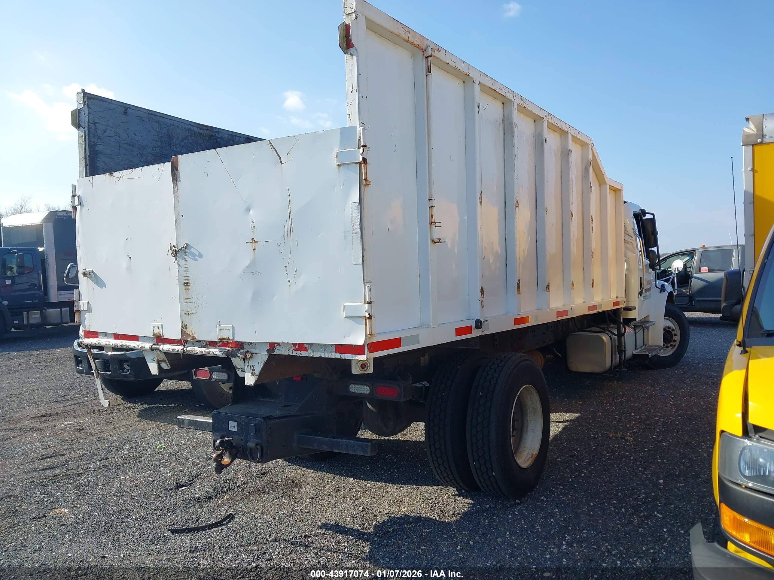 FREIGHTLINER M2 image 4