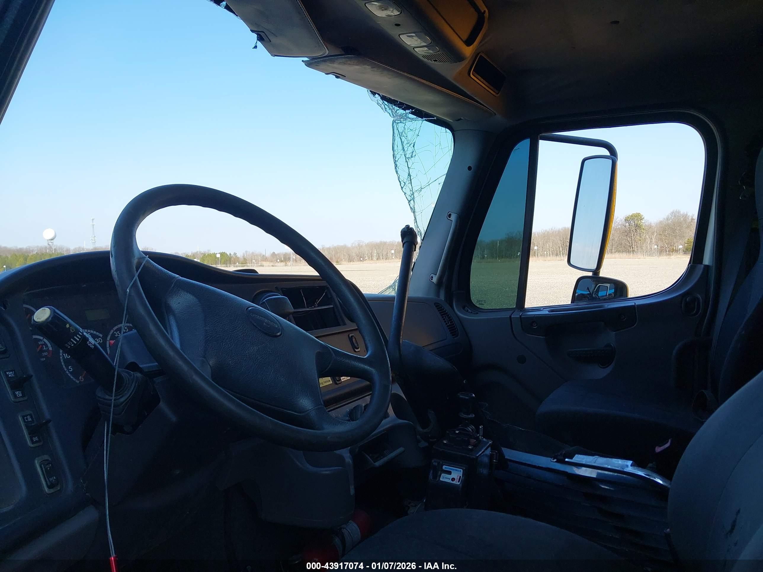 FREIGHTLINER M2 image 5