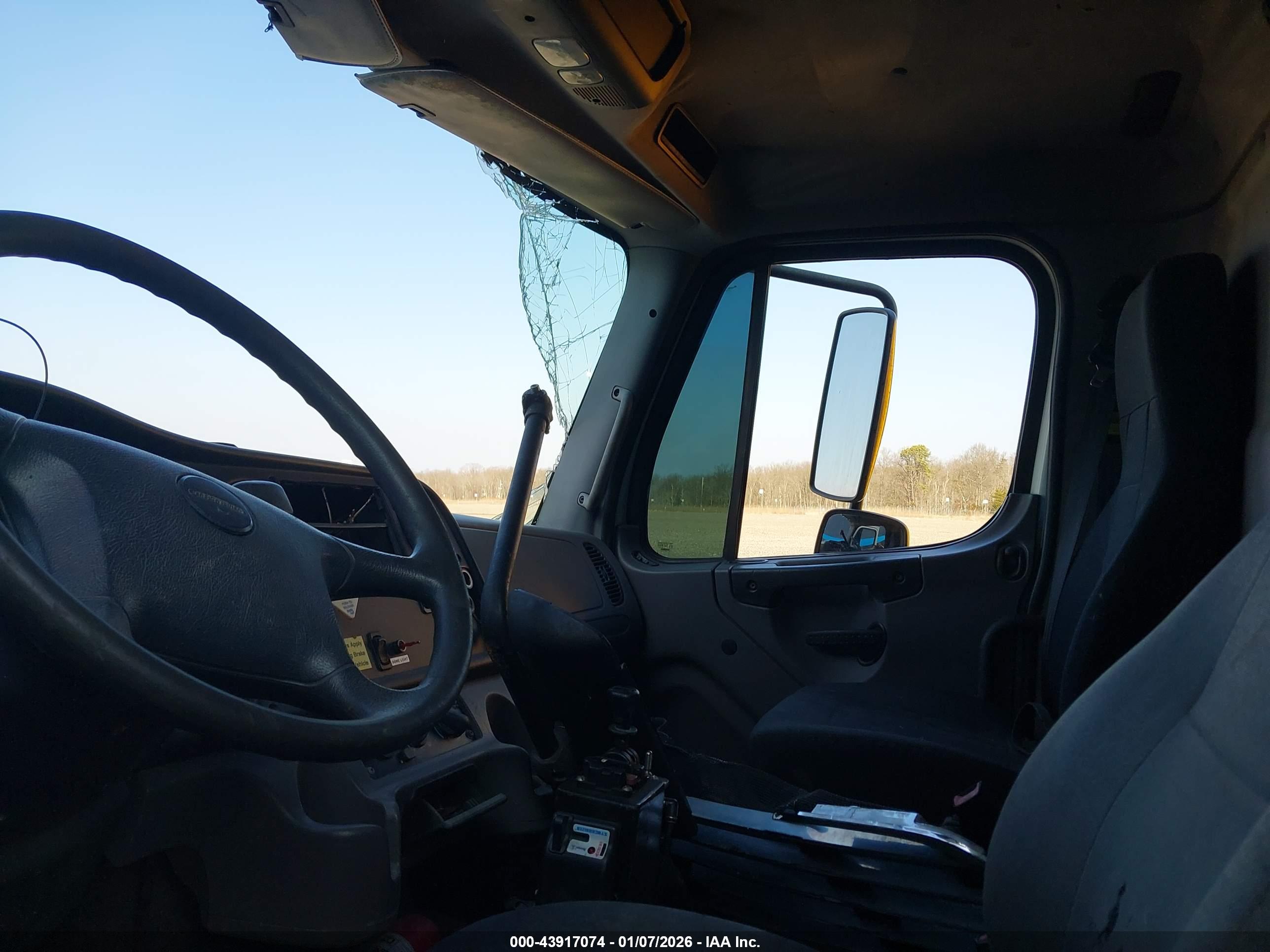 FREIGHTLINER M2 image 8