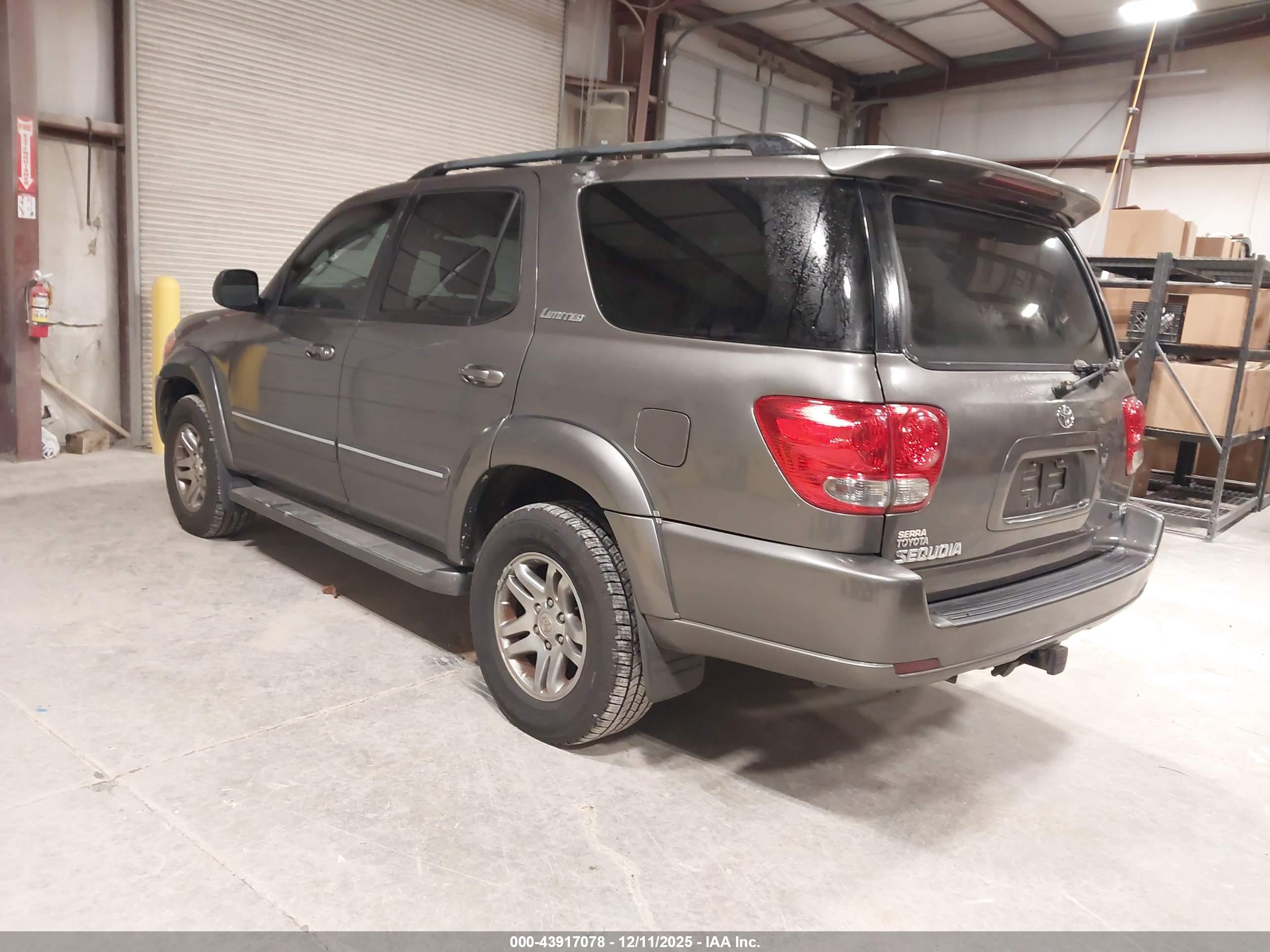 TOYOTA SEQUOIA image 3
