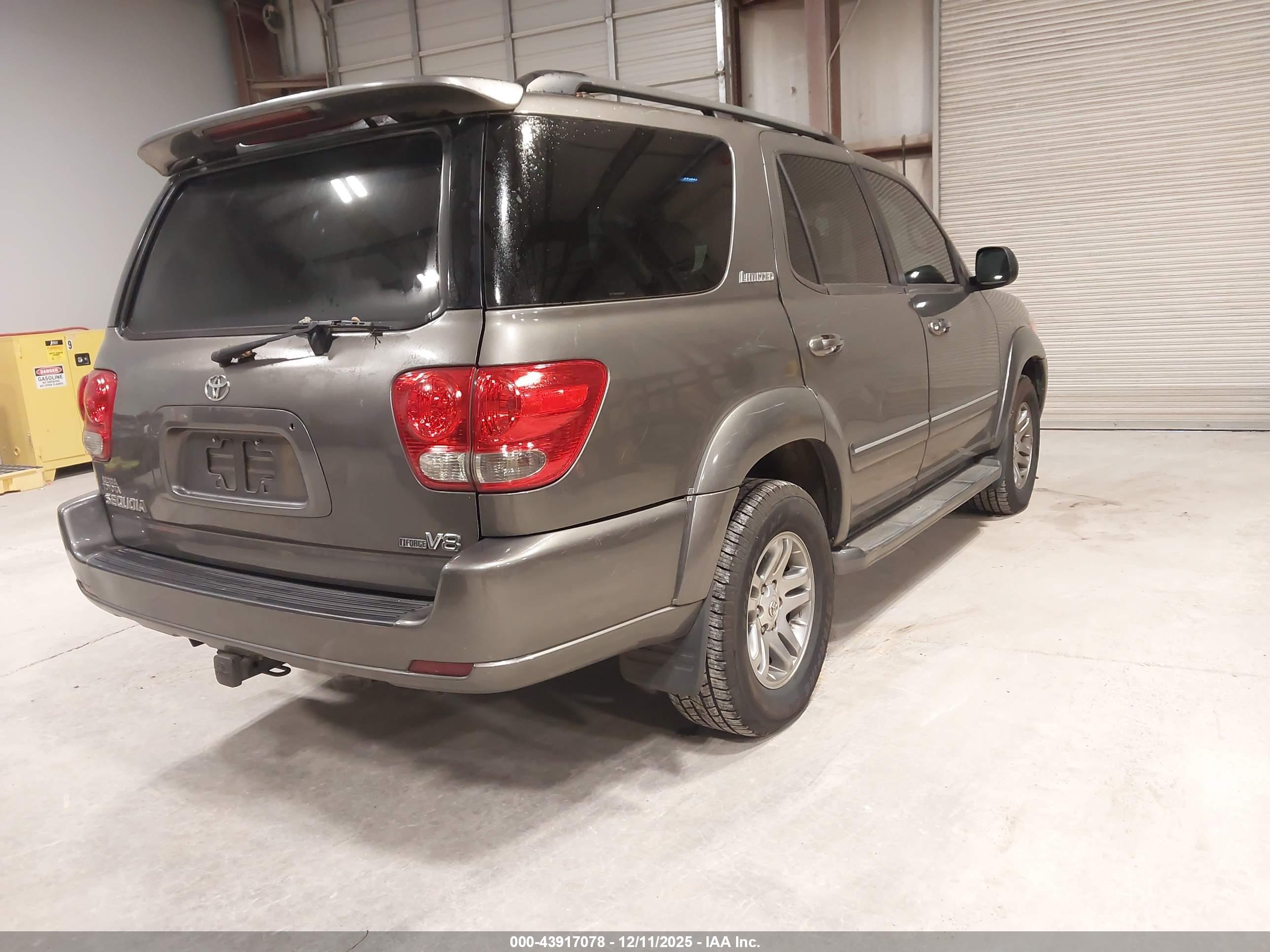 TOYOTA SEQUOIA image 4