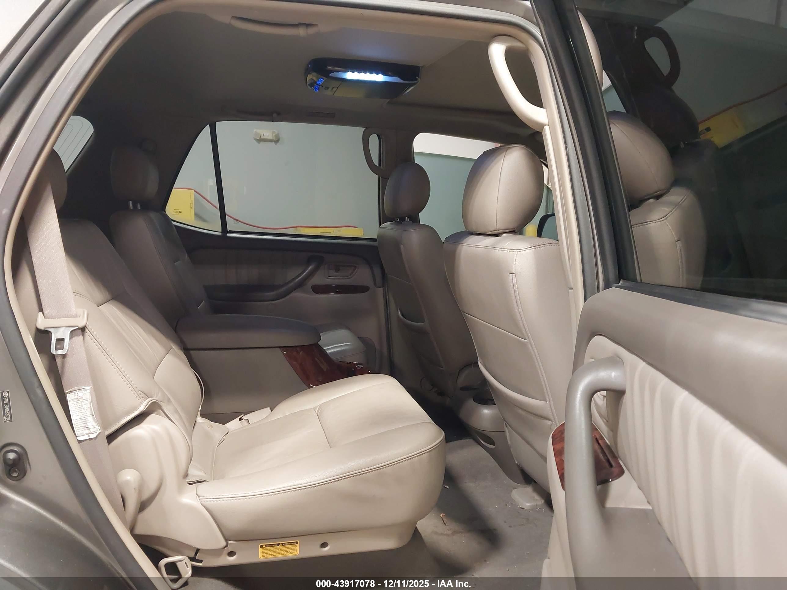 TOYOTA SEQUOIA image 8