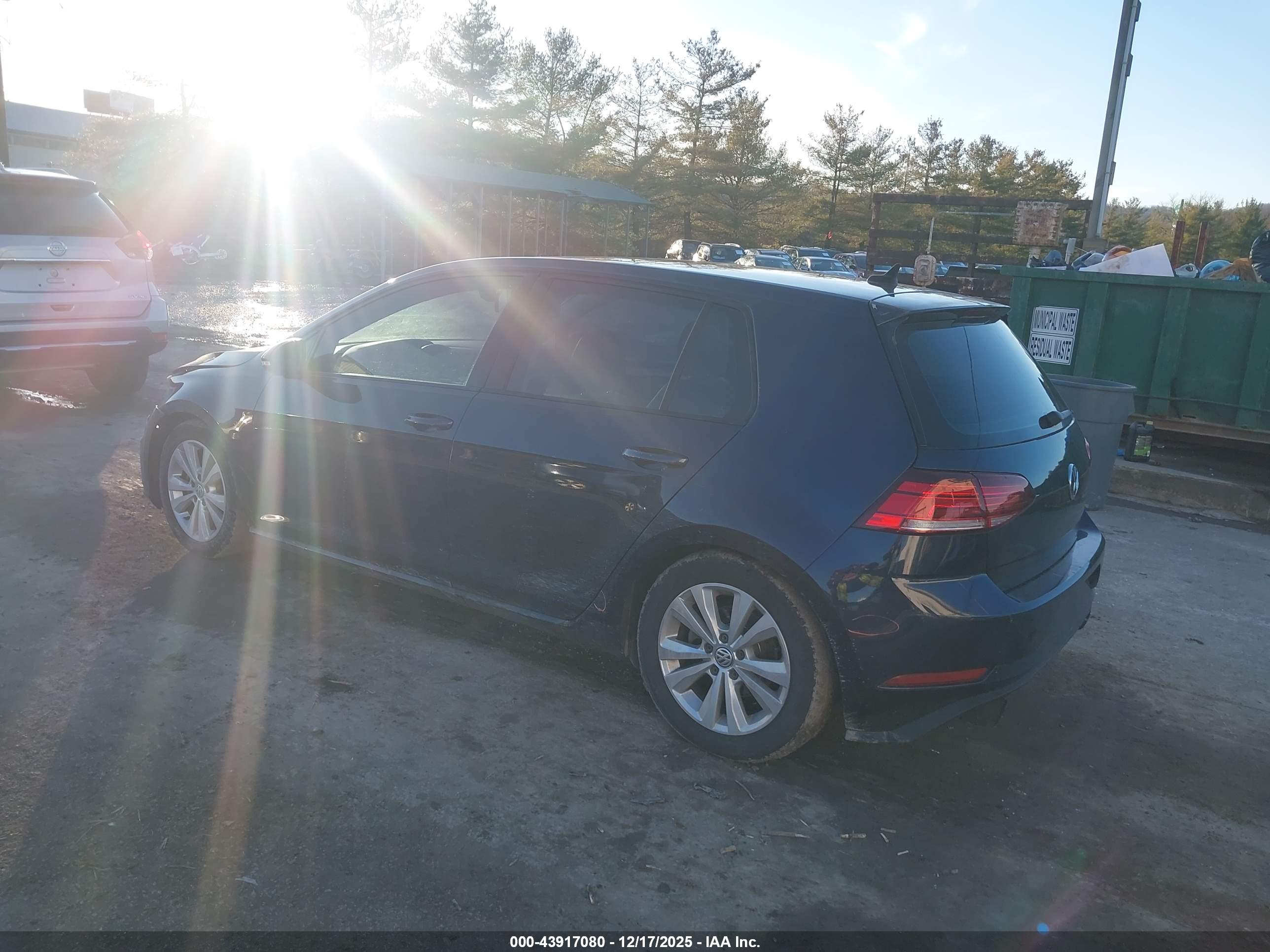 VOLKSWAGEN GOLF image 3