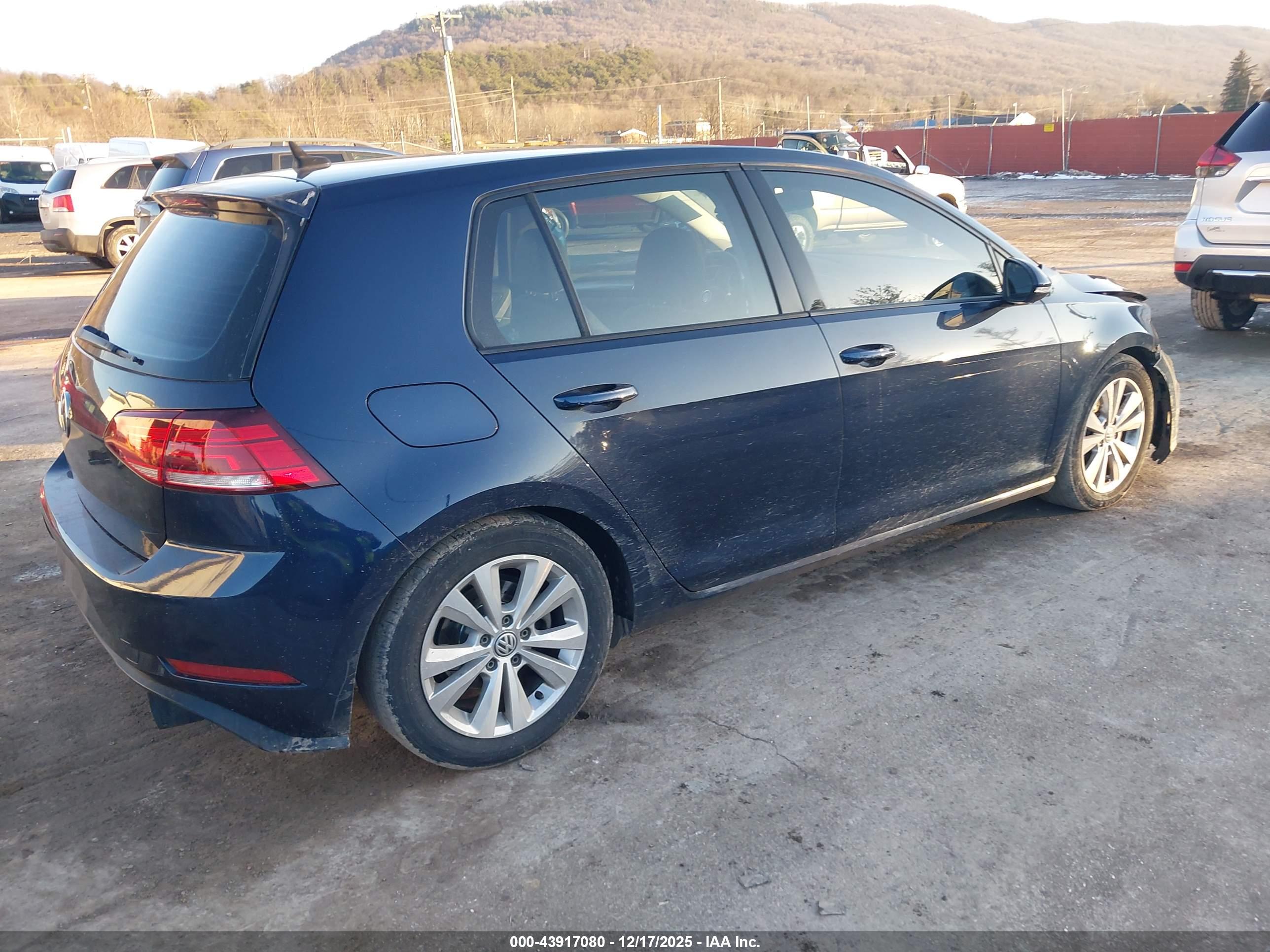 VOLKSWAGEN GOLF image 4