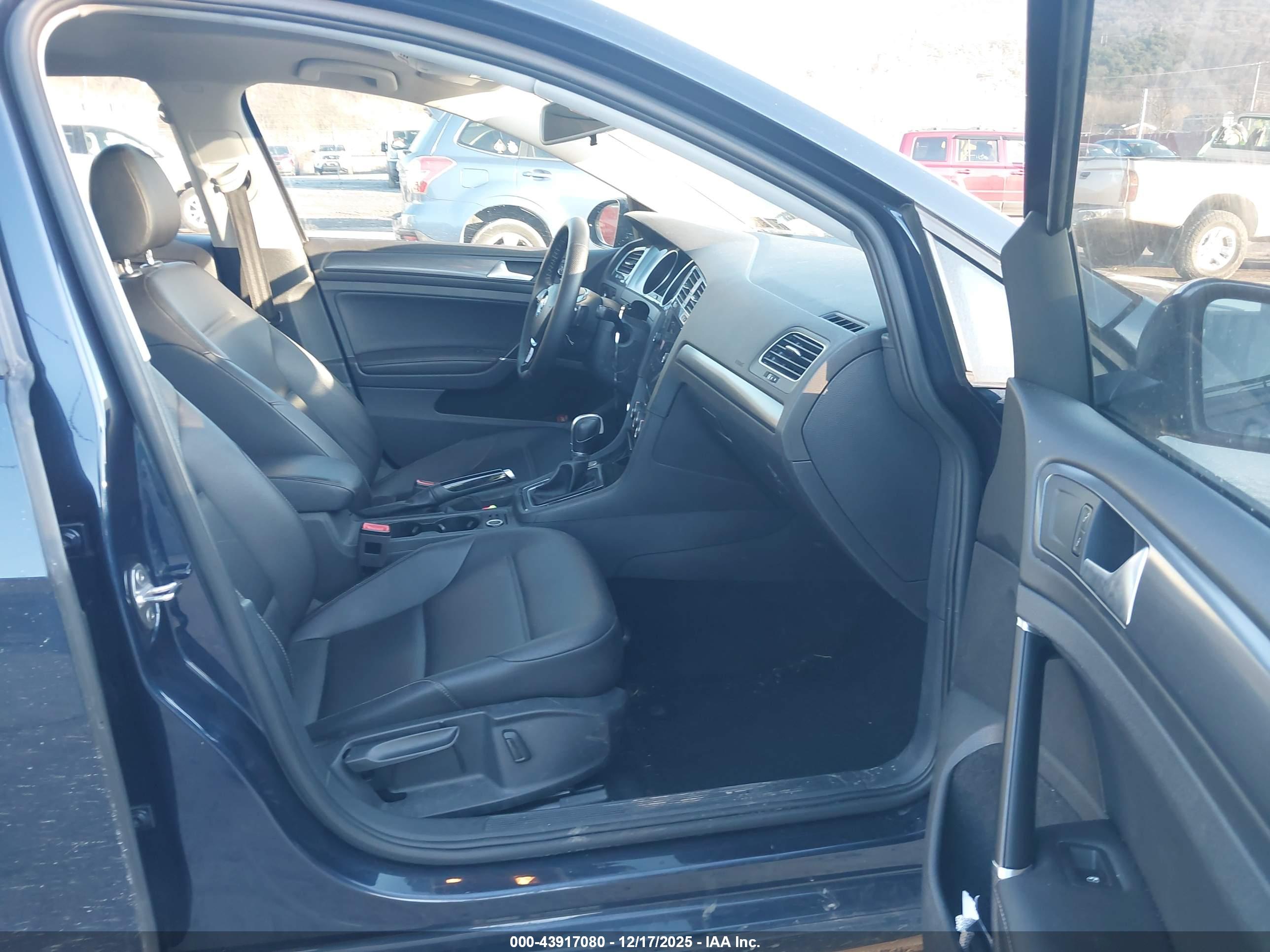VOLKSWAGEN GOLF image 5