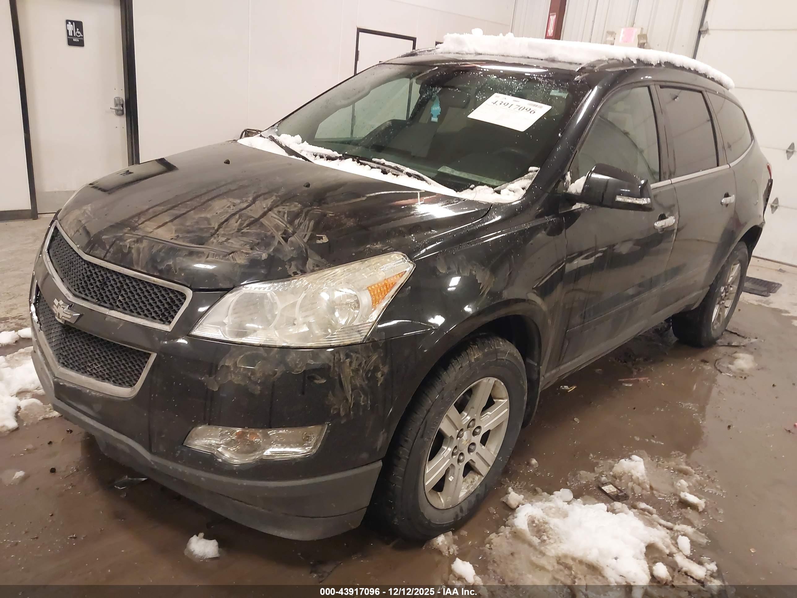 CHEVROLET TRAVERSE image 2