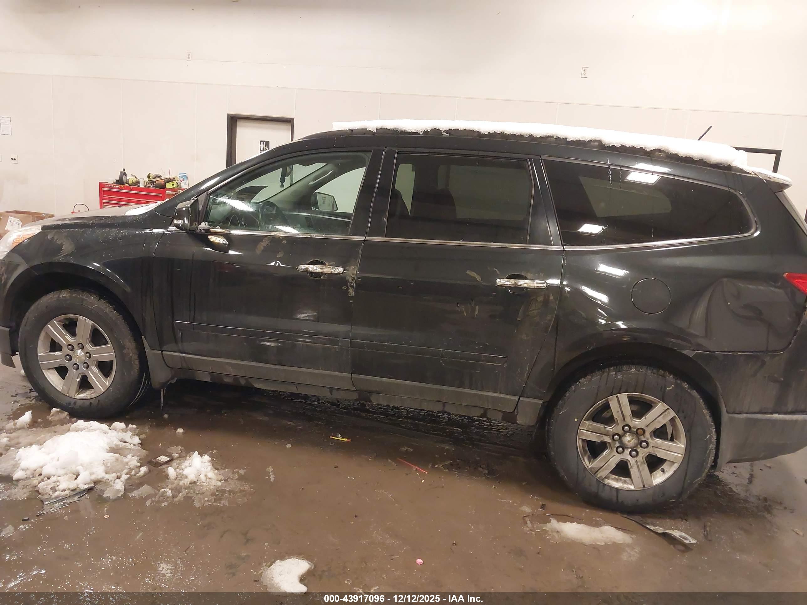 CHEVROLET TRAVERSE image 3